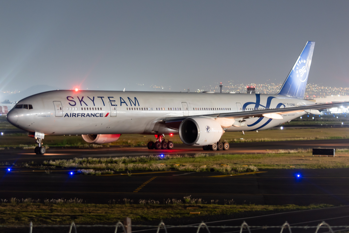 Full size: Air France Boeing 777-300ER F-GZNE at Mexico City International Airport