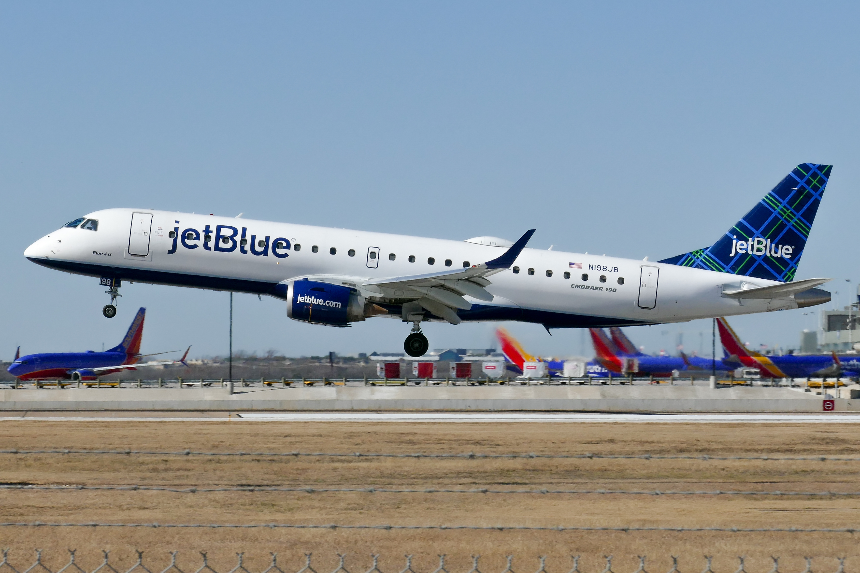 Full size: JetBlue Airways Embraer E190 N198JB  at Austin-Bergstrom International Airport