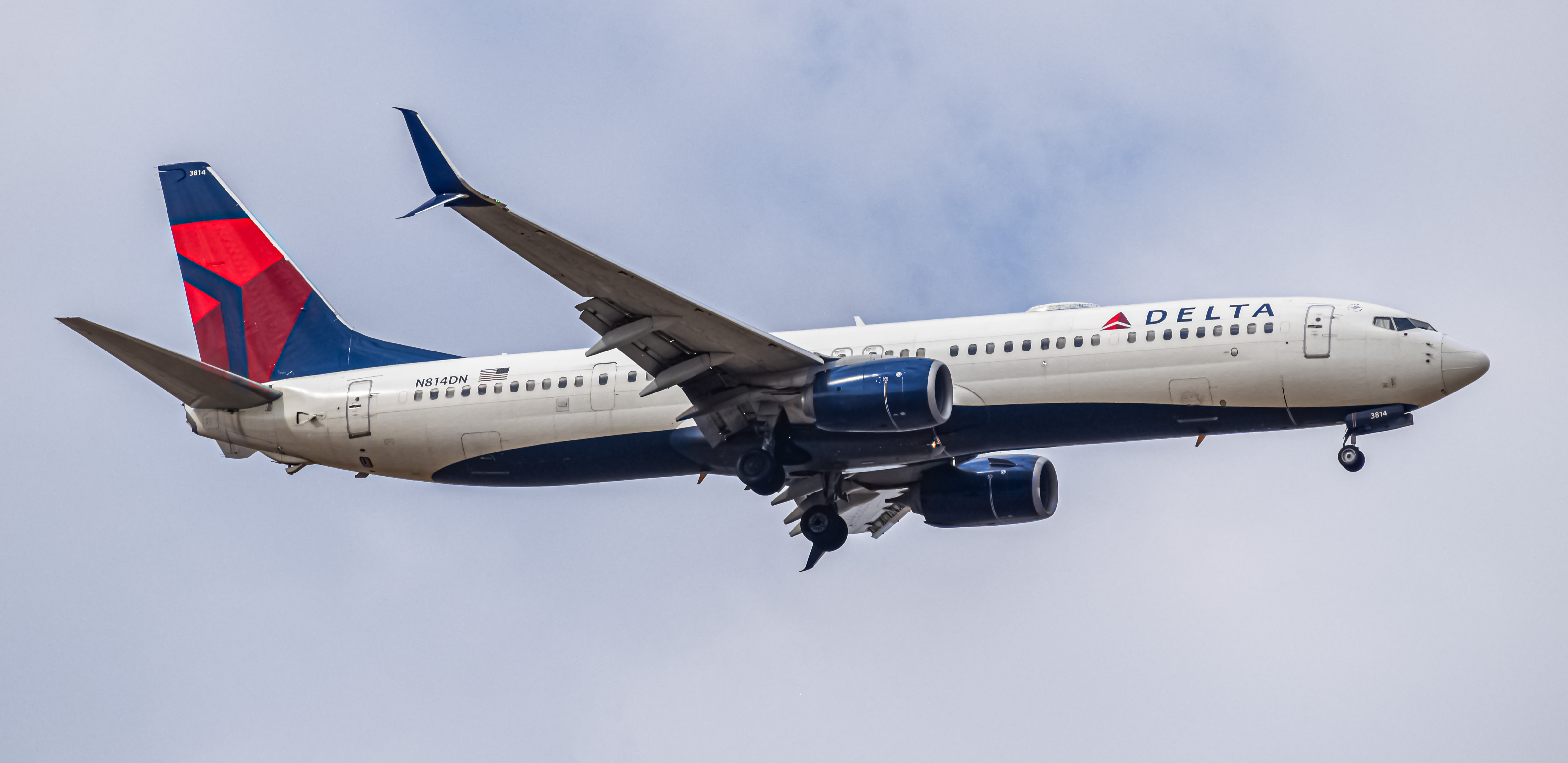 Full size: Delta Airlines Boeing 737-900ER N814DN at Denver International Airport