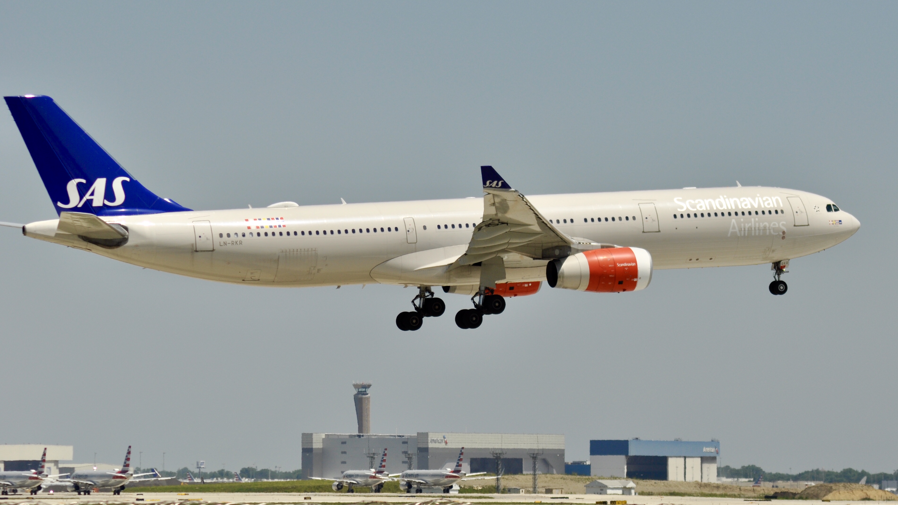 Full size: Scandinavian Airlines Airbus A330-300 LN-RKR at Chicago O'Hare International Airport