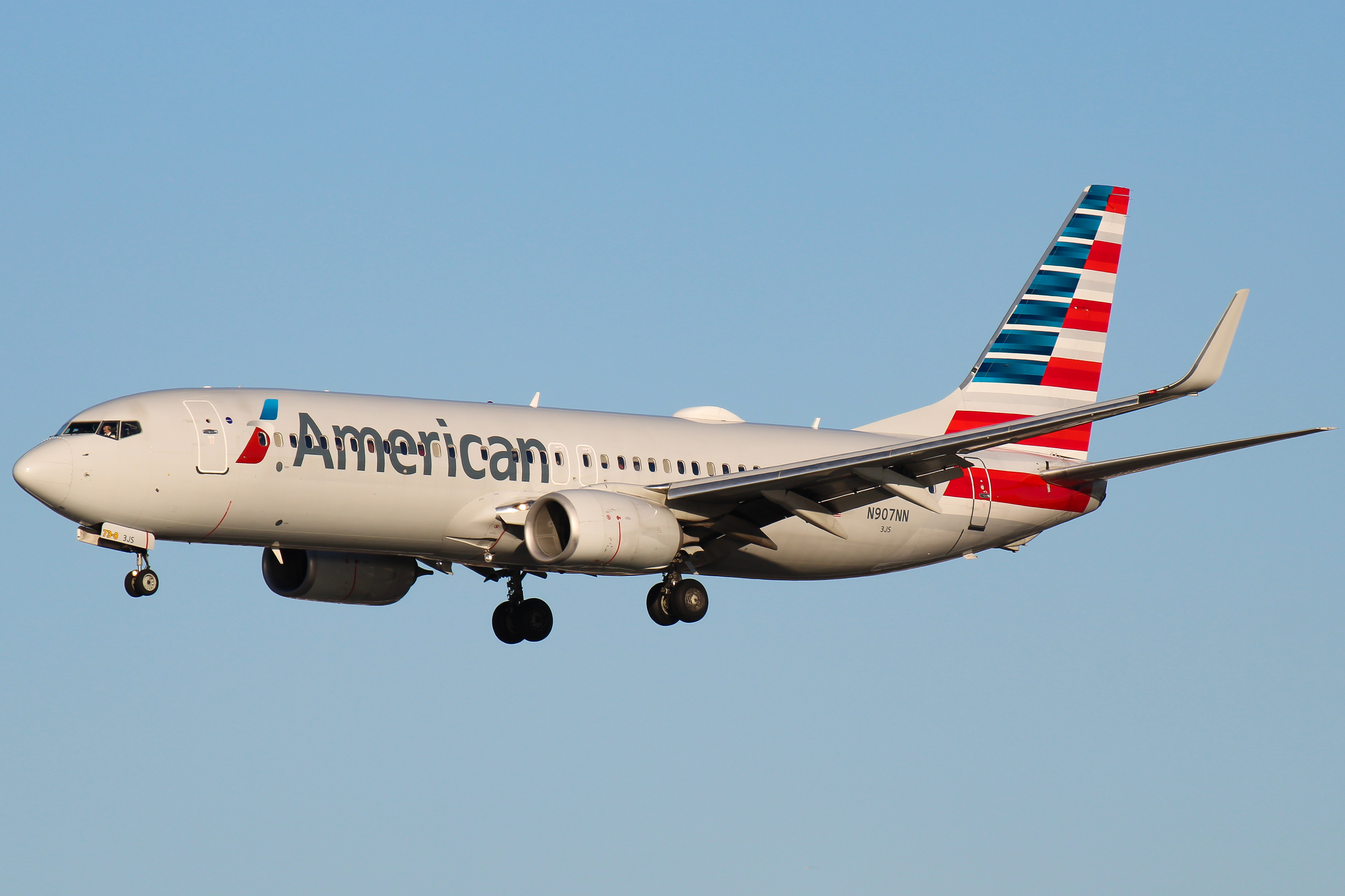 Full size: American Airlines Boeing 737-800 N907NN at San Diego International Airport