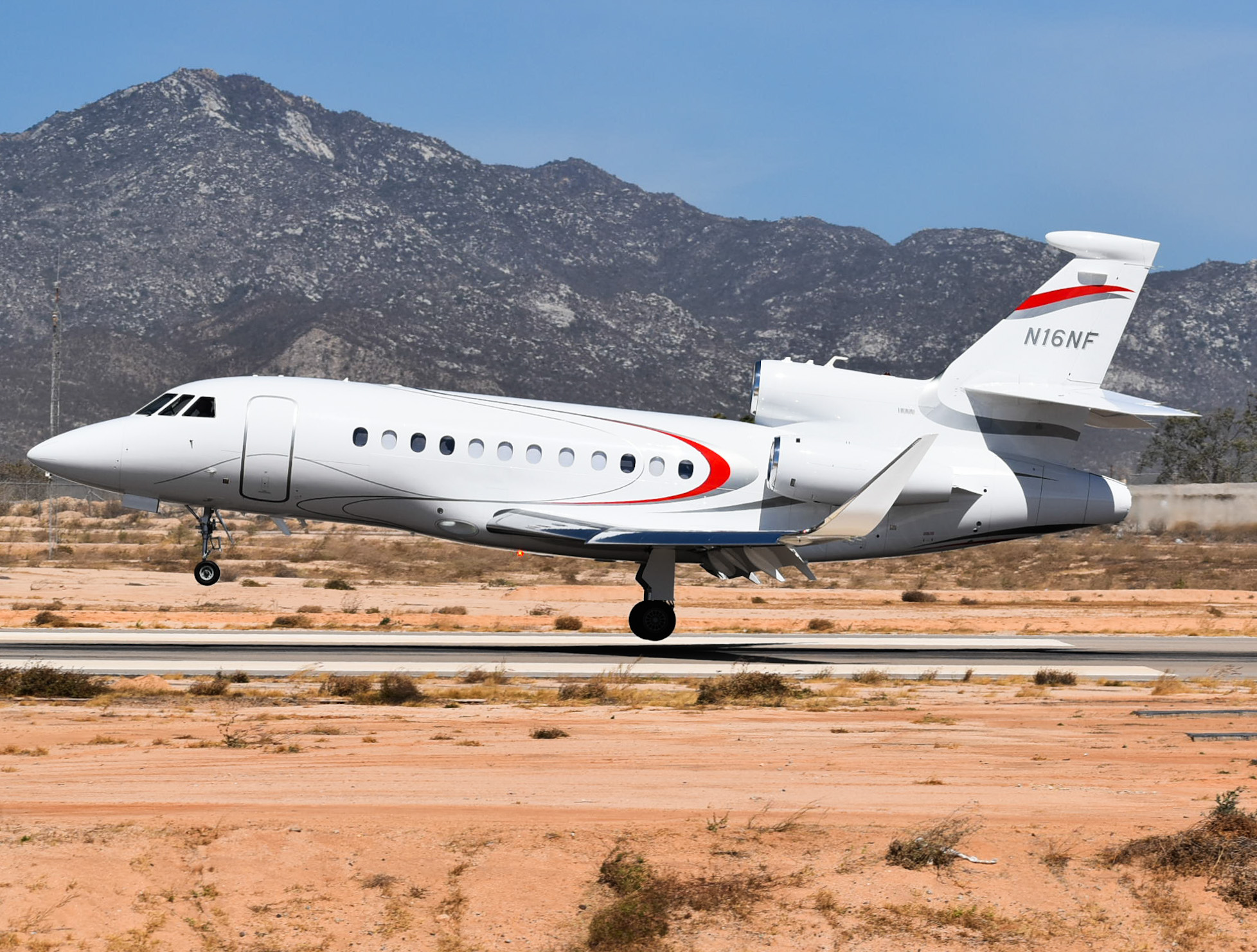 Full size: PRIVATE Dassault Falcon 900EX N16NF at Aeropuerto de Cabo San Lucas Internacional