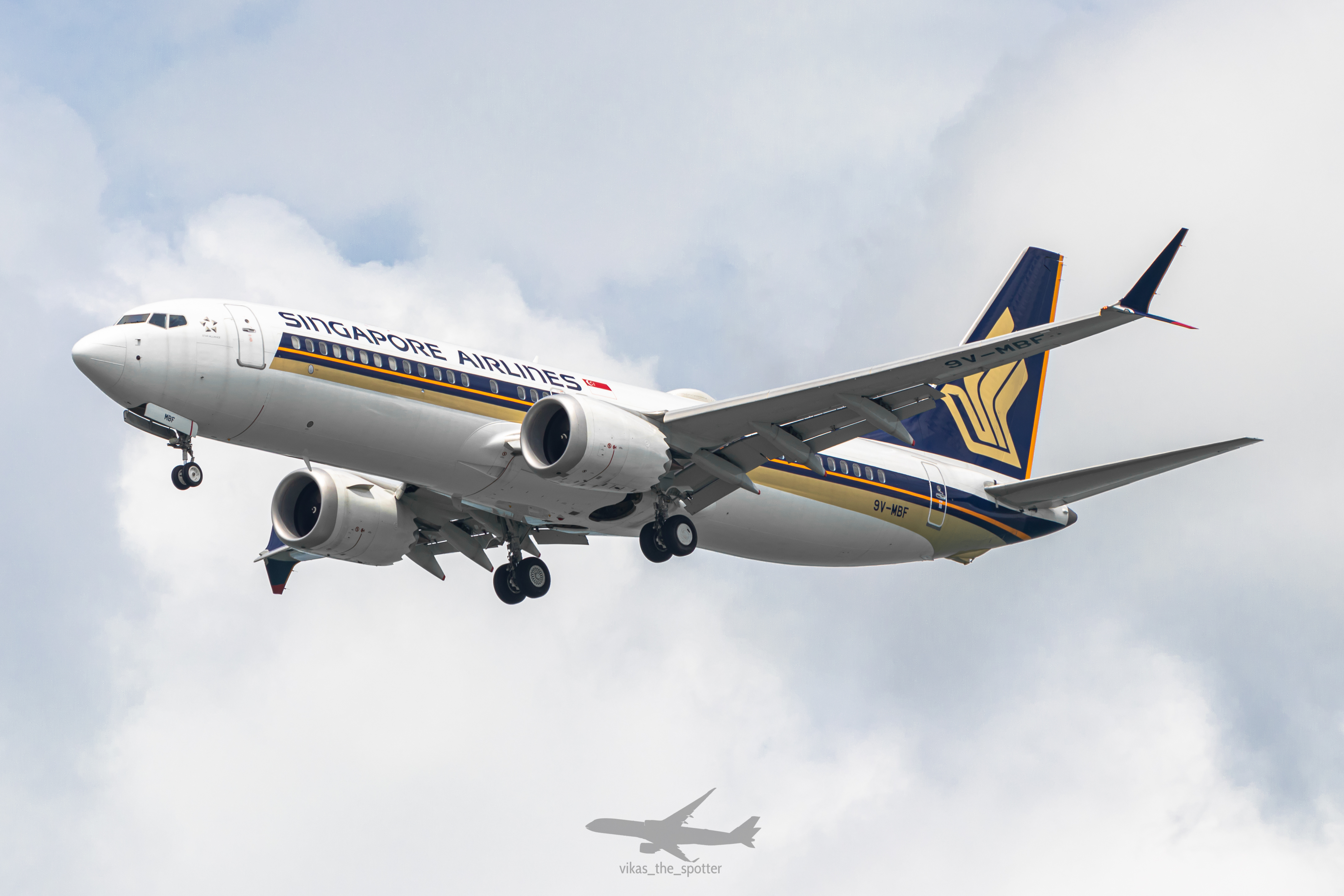 Full size: Singapore Airlines Boeing 737 MAX 8 9V-MBF at Singapore-Changi Airport