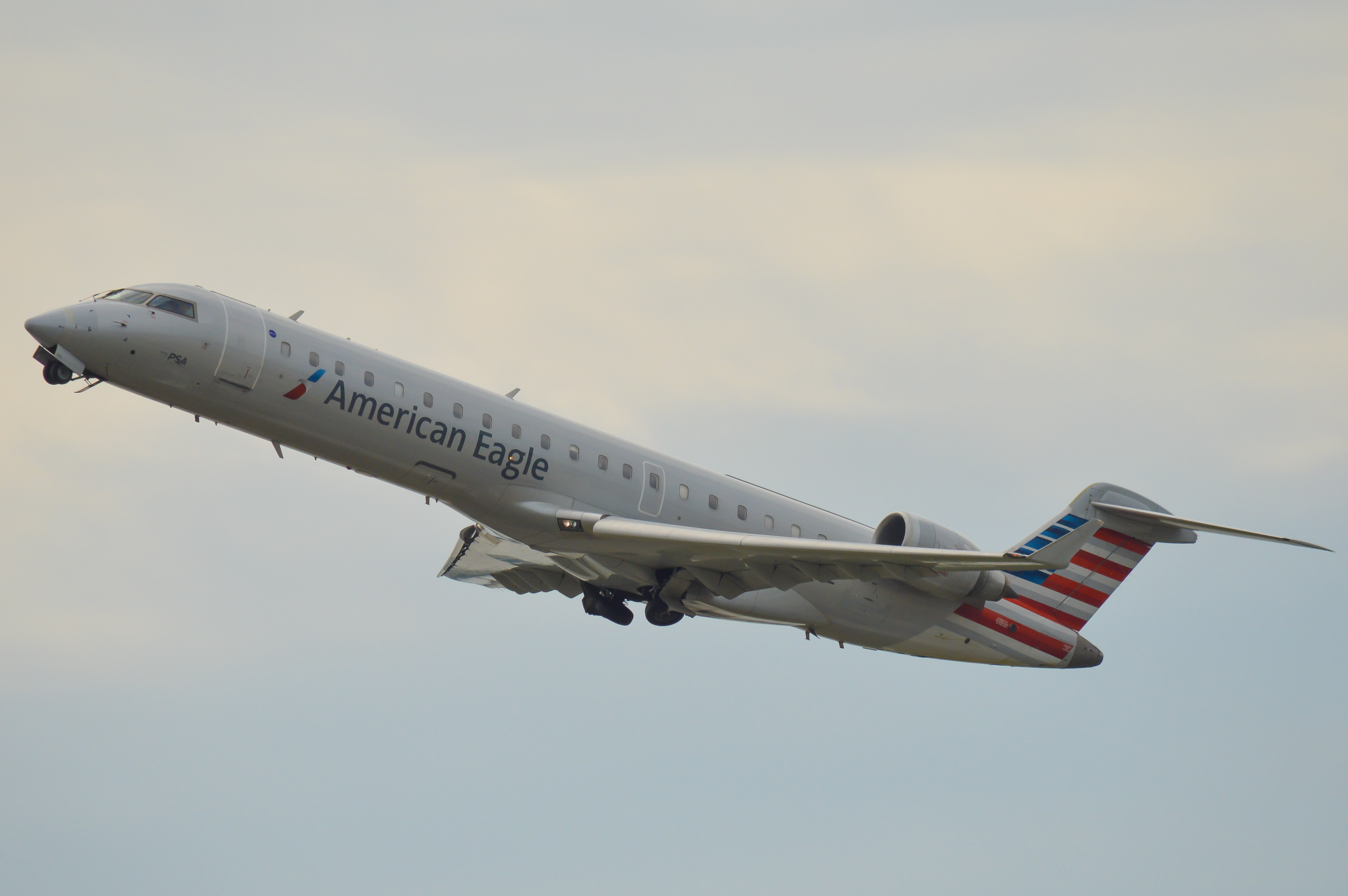 Full size: PSA Airlines Mitsubishi CRJ-700 N515AE at Ronald Reagan National Airport