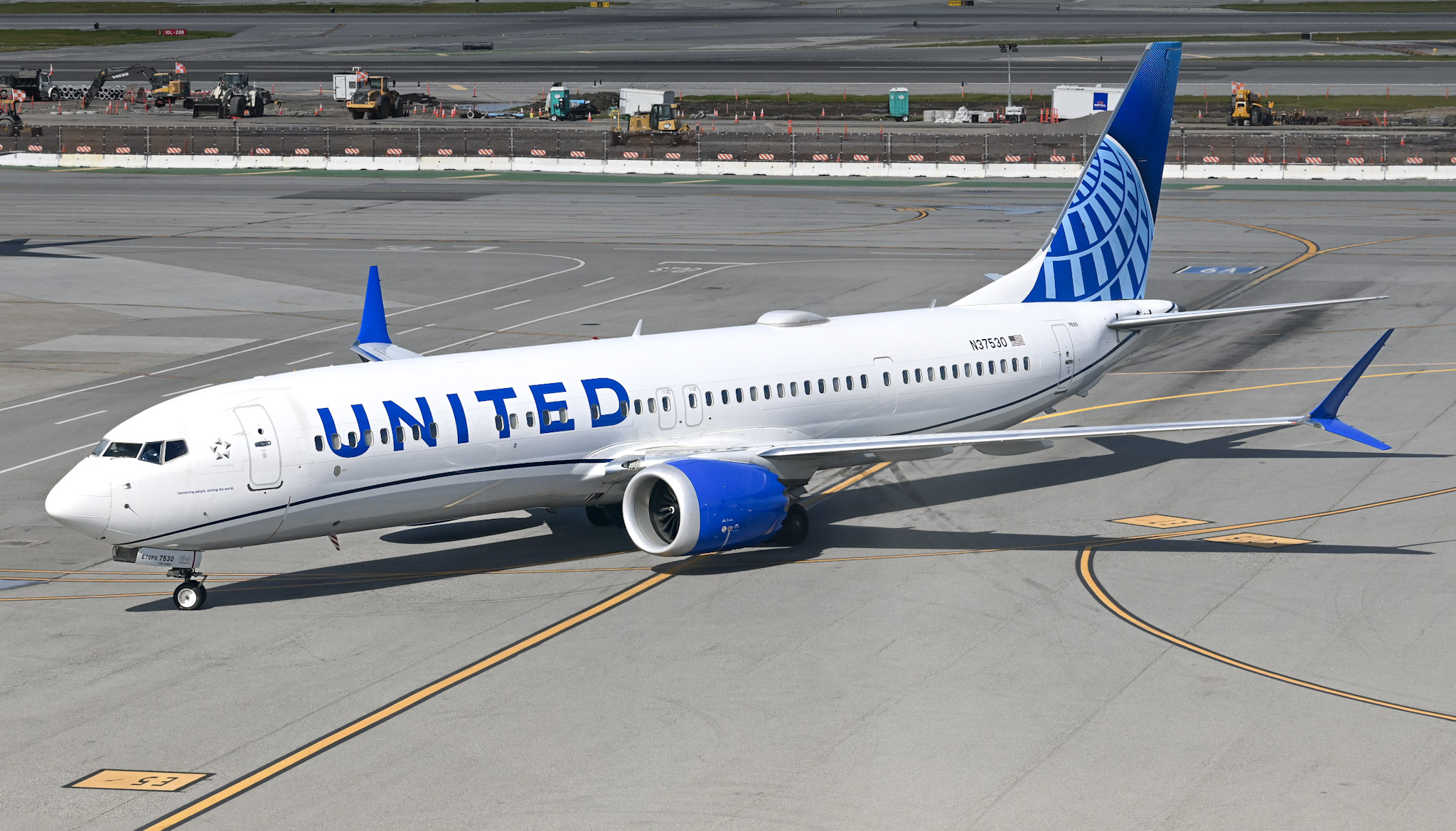 Full size: United Airlines Boeing 737 MAX 9 N37530 at San Francisco International Airport