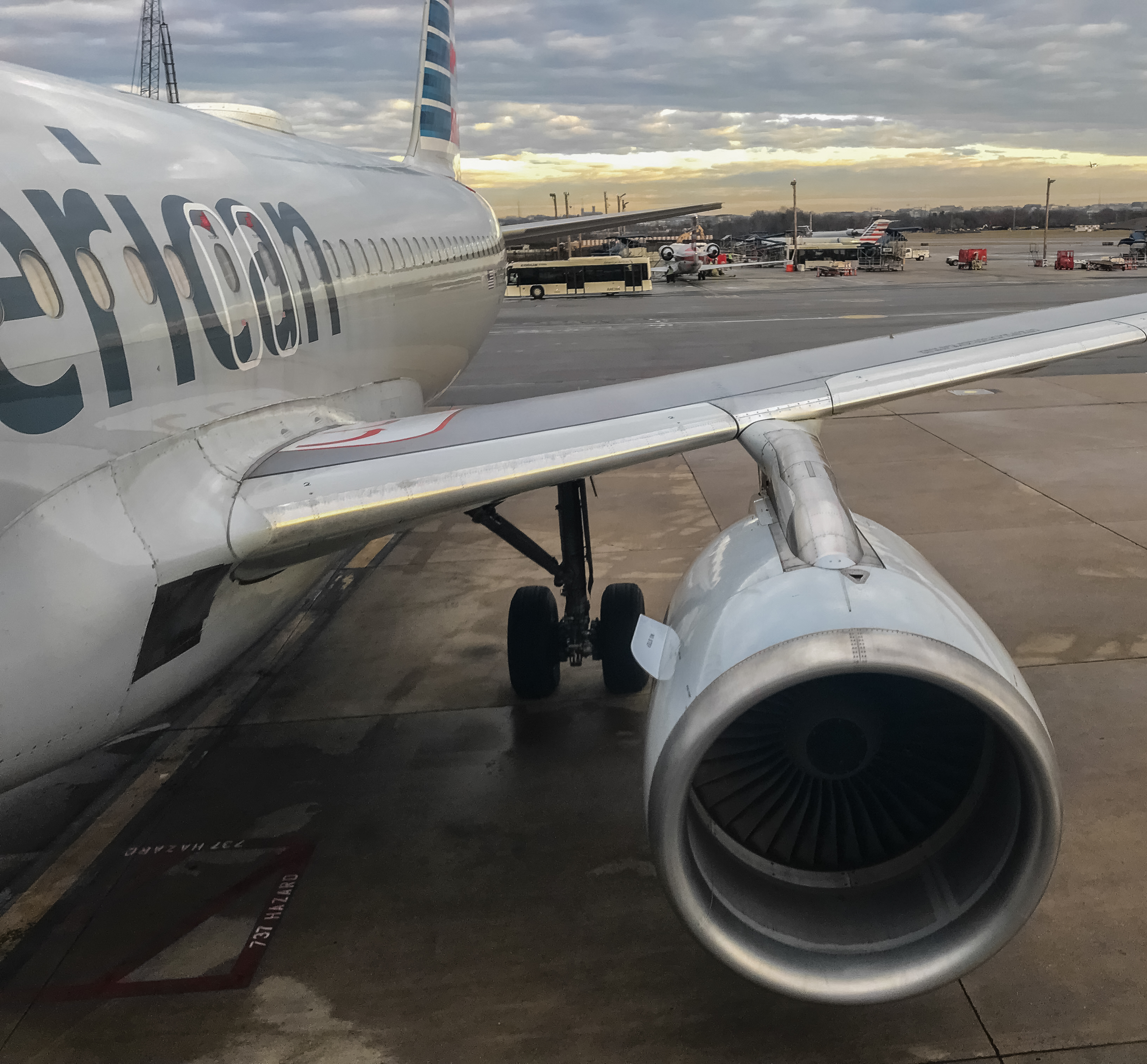 Full size: American Airlines Airbus A320 N109UW at Ronald Reagan National Airport