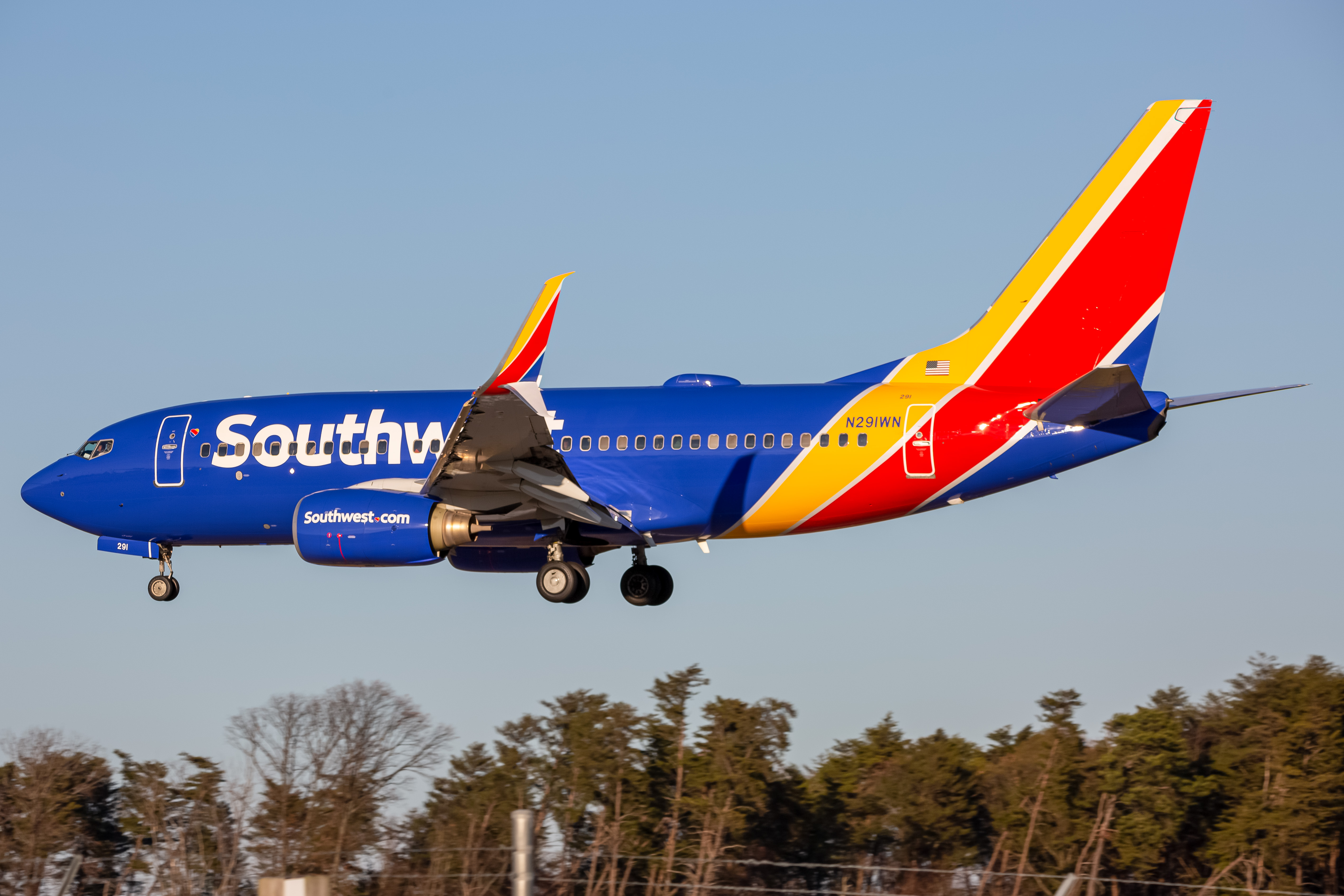 Full size: Southwest Airlines Boeing 737-700 N291WN at Baltimore/Washington International Thurgood Marshall Airport