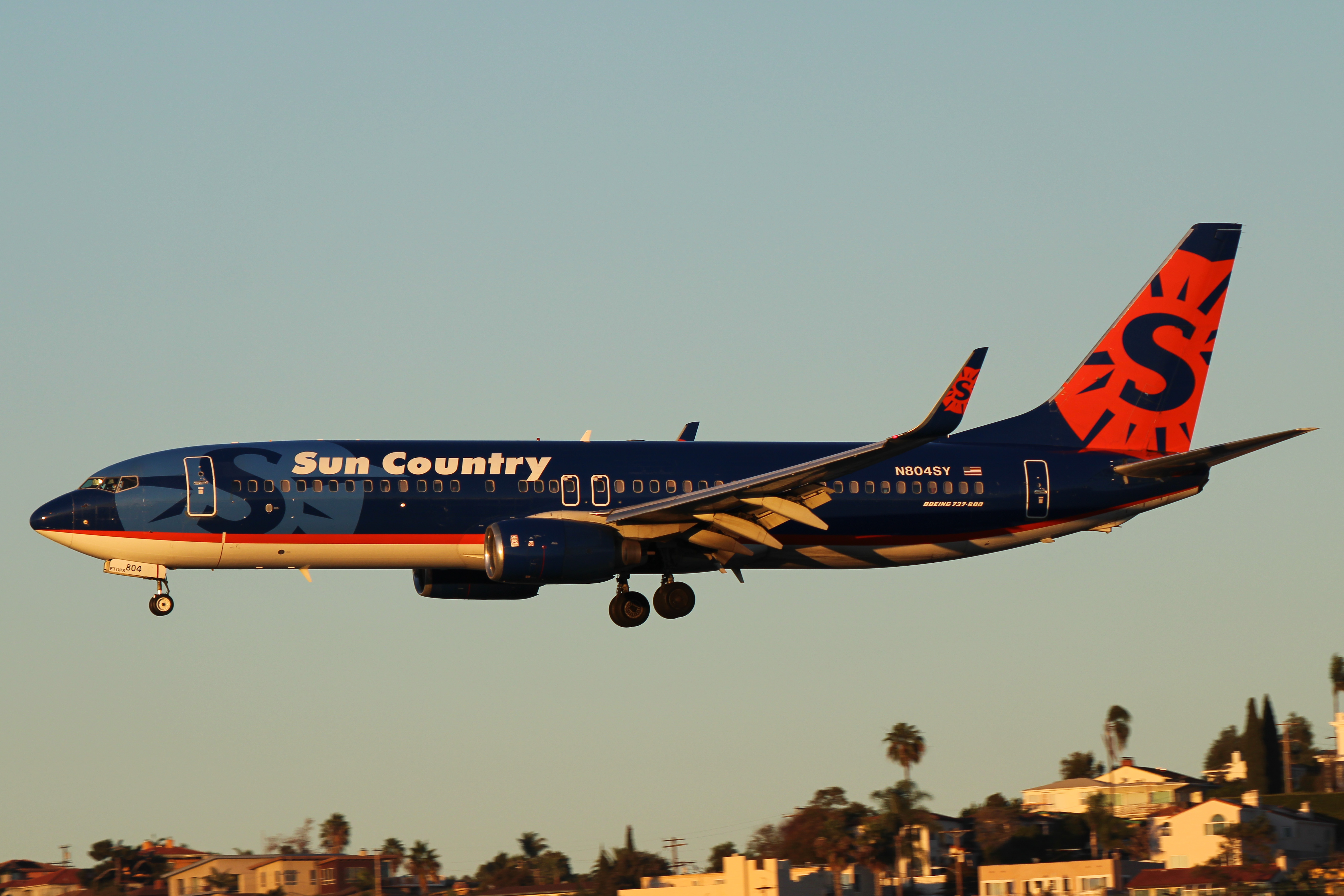 Full size: Sun Country Airlines Boeing 737-800 N804SY at San Diego International Airport