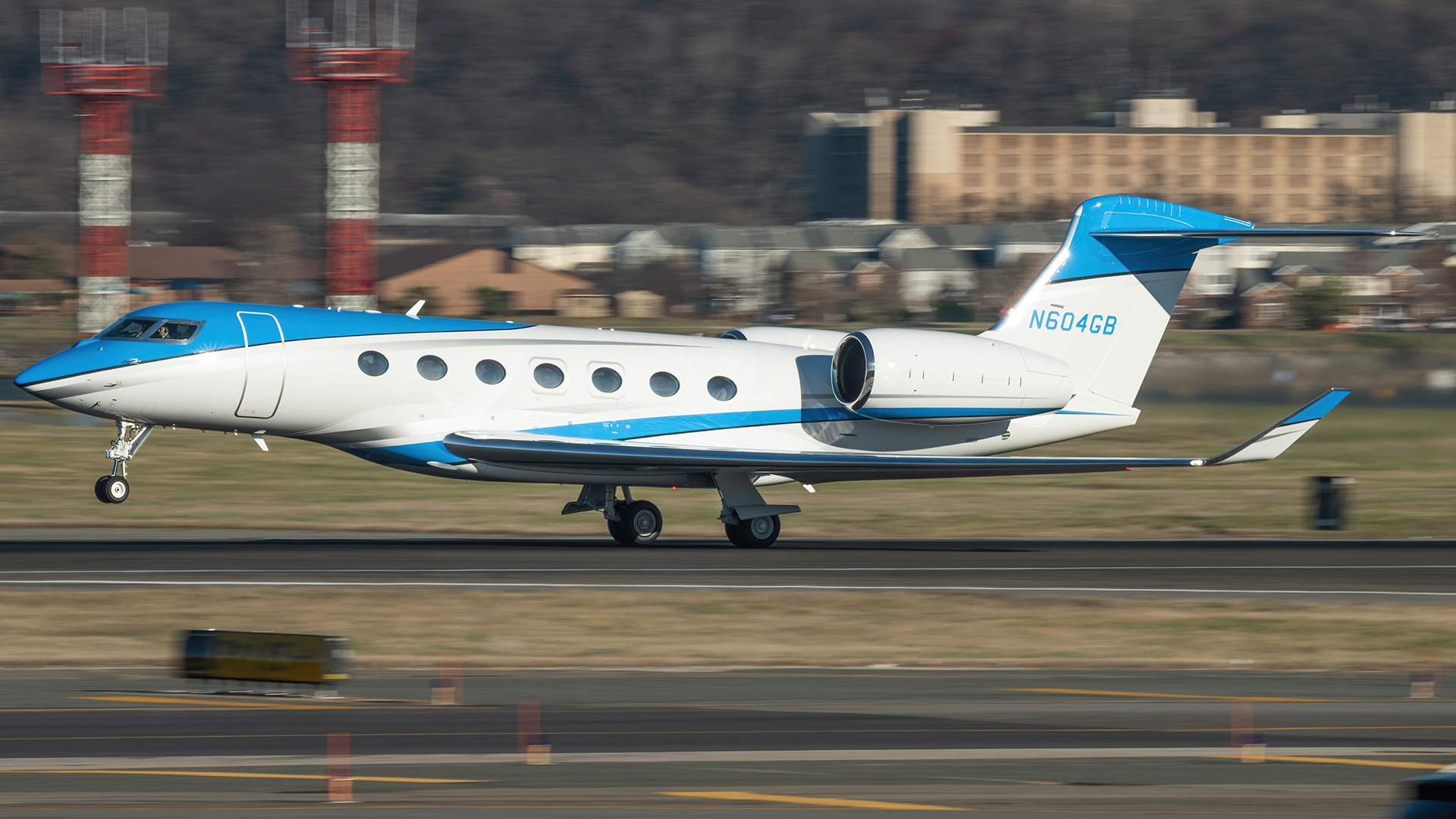 Full size: PRIVATE Gulfstream G650 N604GB at Ronald Reagan National Airport