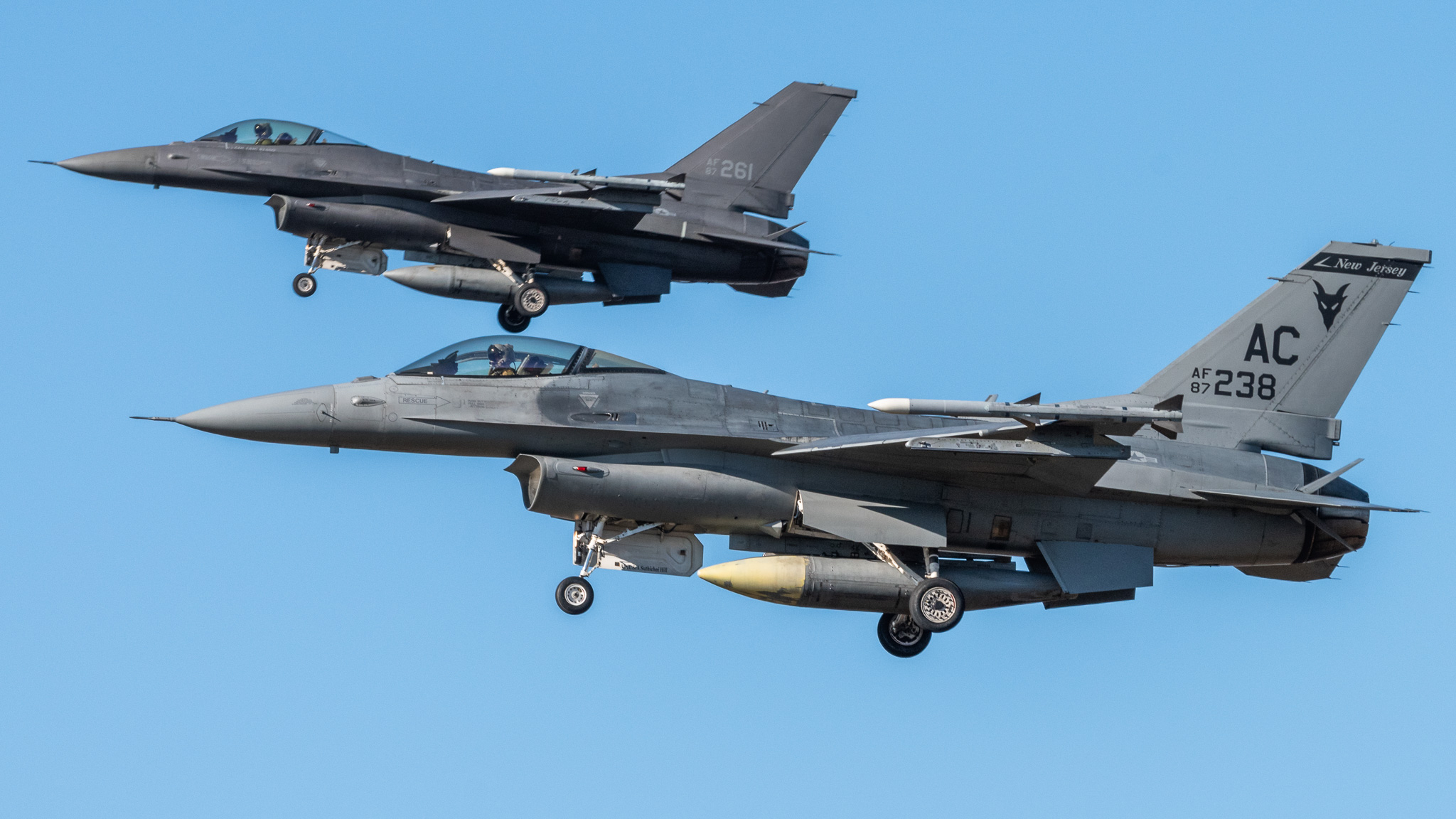 Full size: USAF - United States Air Force General Dynamics F-16 Fighting Falcon 87-0238 at Joint Base Andrews