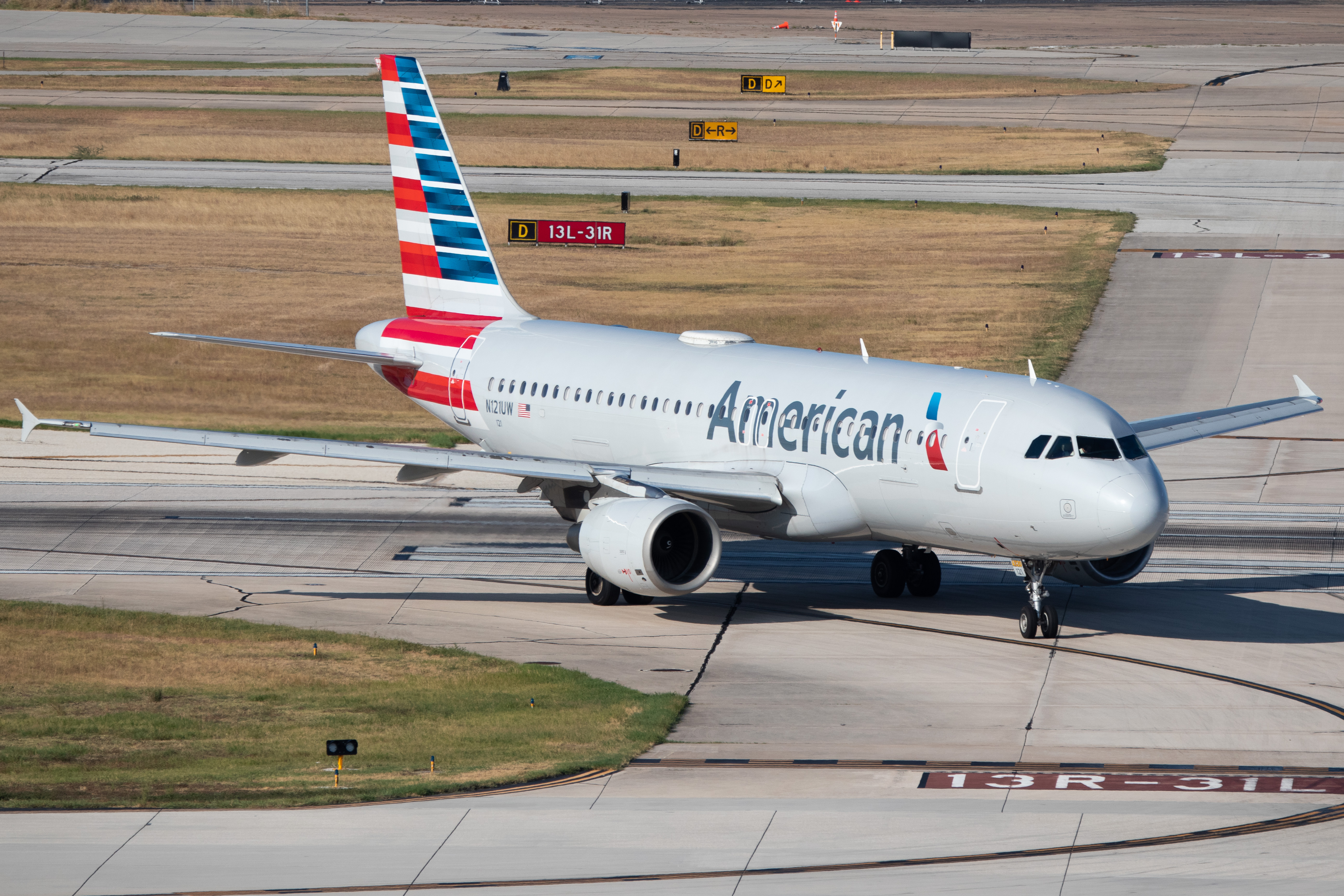Full size: American Airlines Airbus A320 N121UW at San Antonio International Airport