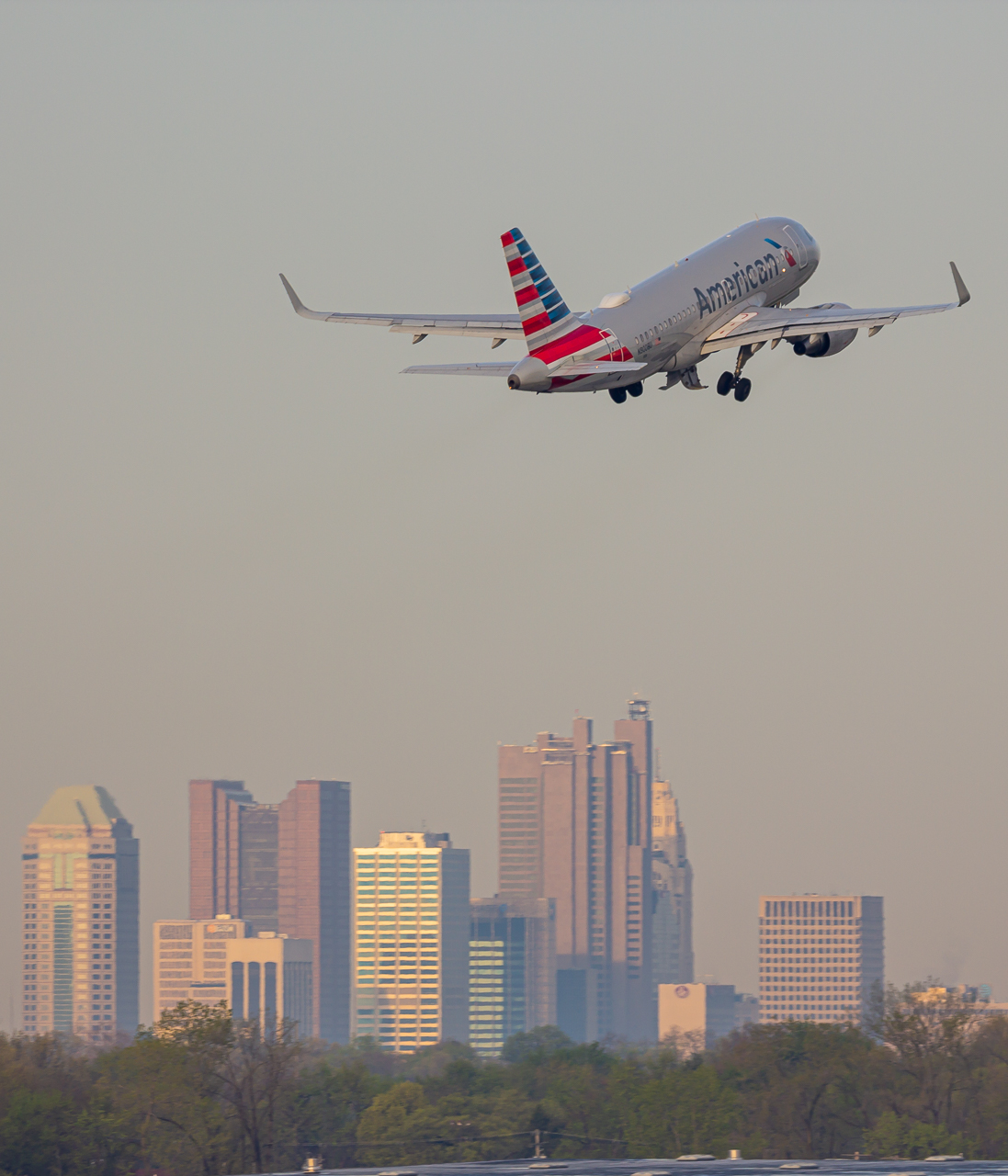 Full size: American Airlines Airbus A319 N9008U at John Glenn Columbus International Airport
