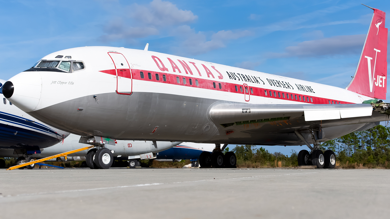 Full size: Jett Clipper Johnny Boeing 707 N707JT at Brunswick Golden Isles Airport