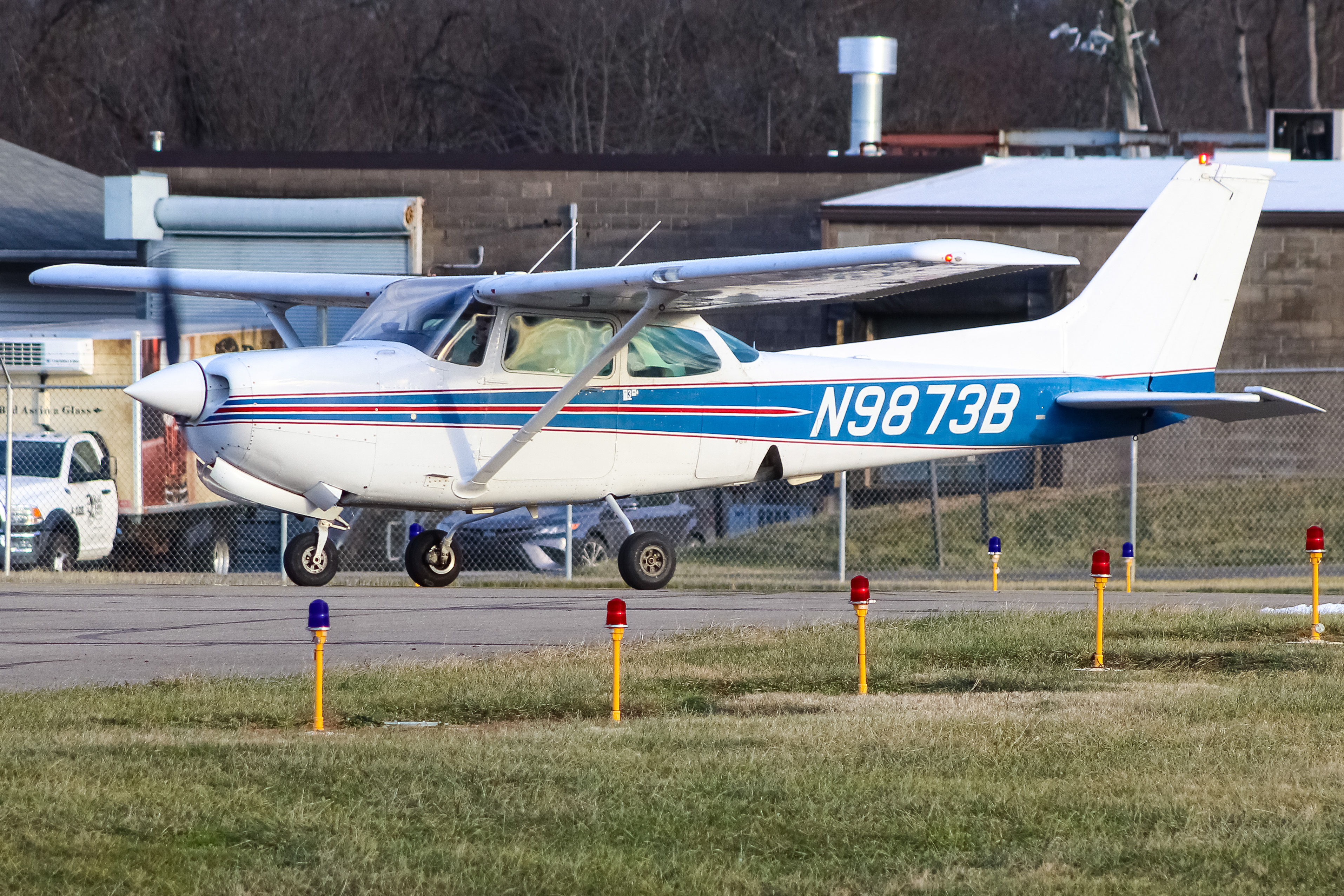 Full size: PRIVATE  Cessna 172 N9873B at Clermont County Airport
