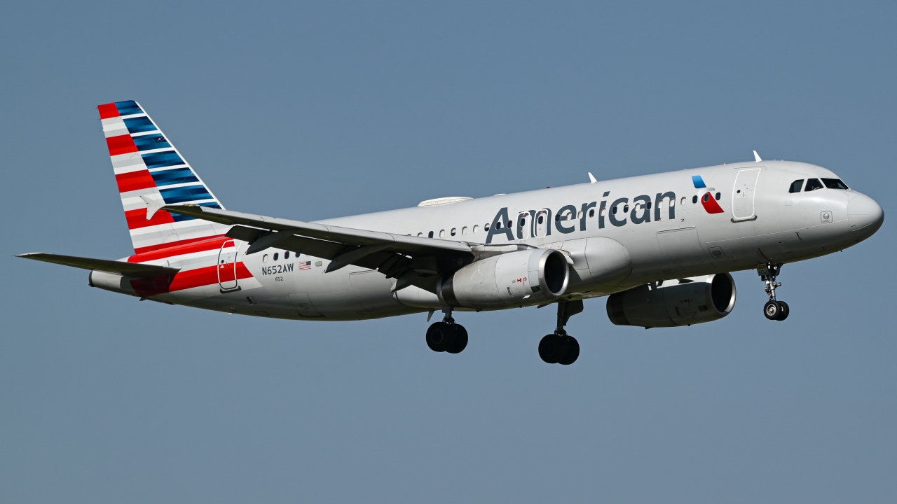 Full size: American Airlines Airbus A320 N652AW at Dallas-Fort Worth International Airport