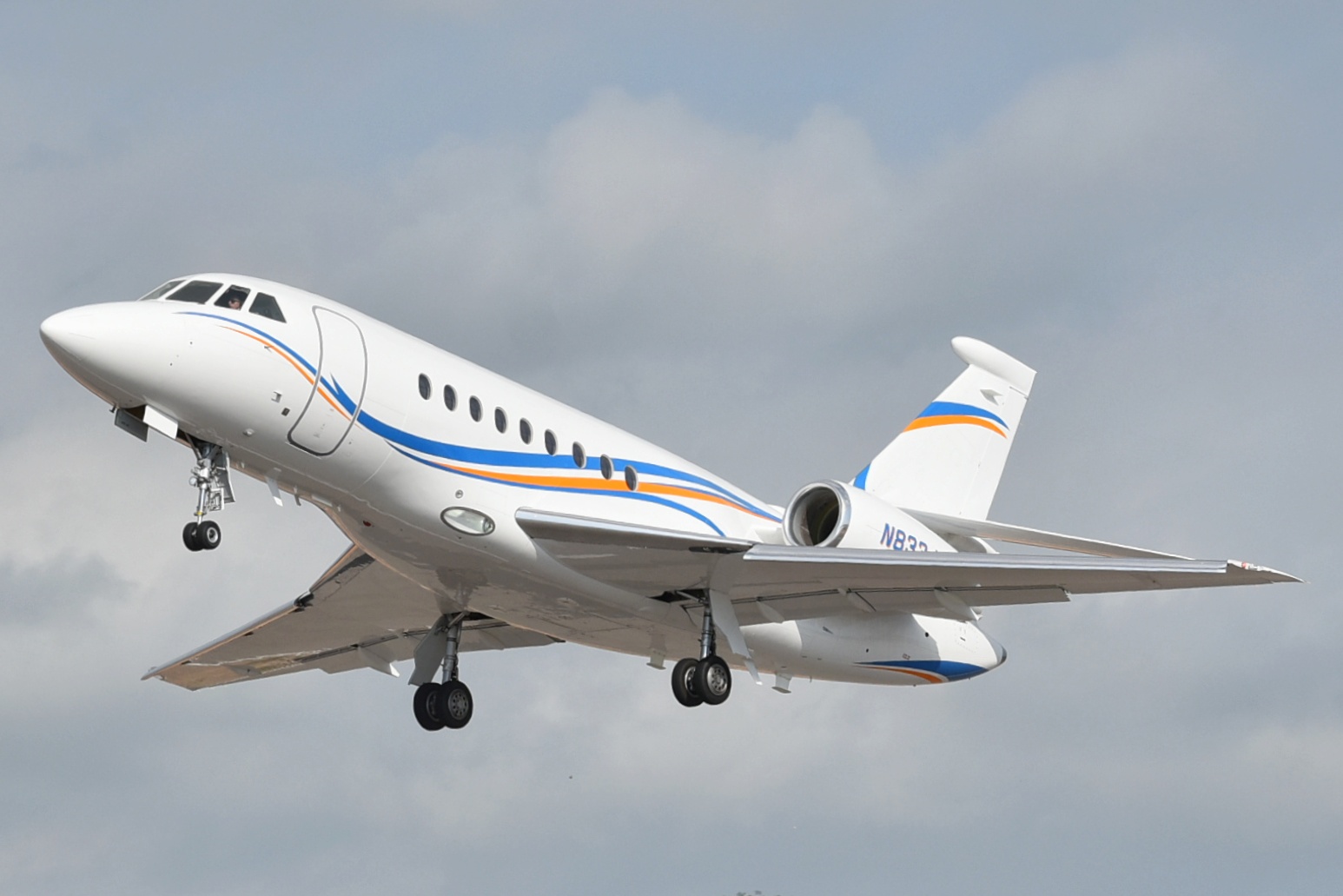 Full size: PRIVATE Dassault Falcon 2000EX N833JB at Aeropuerto de Cabo San Lucas Internacional