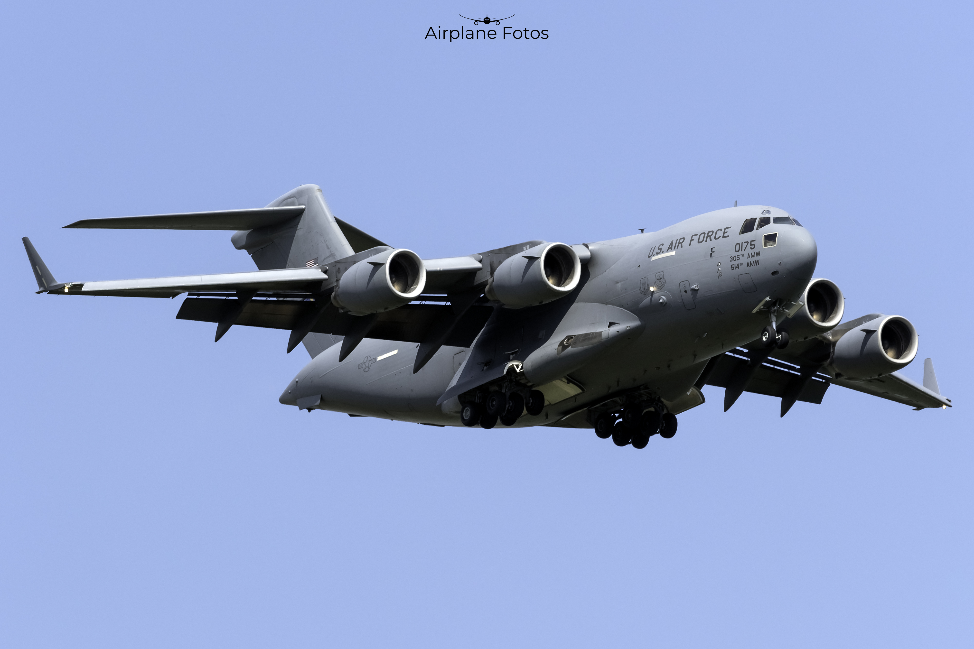 Full size: USAF - United States Air Force Boeing C-17 Globemaster III 00-0175 at McGuire Field (Joint Base Mc Guire Dix Lakehurst) Airport
