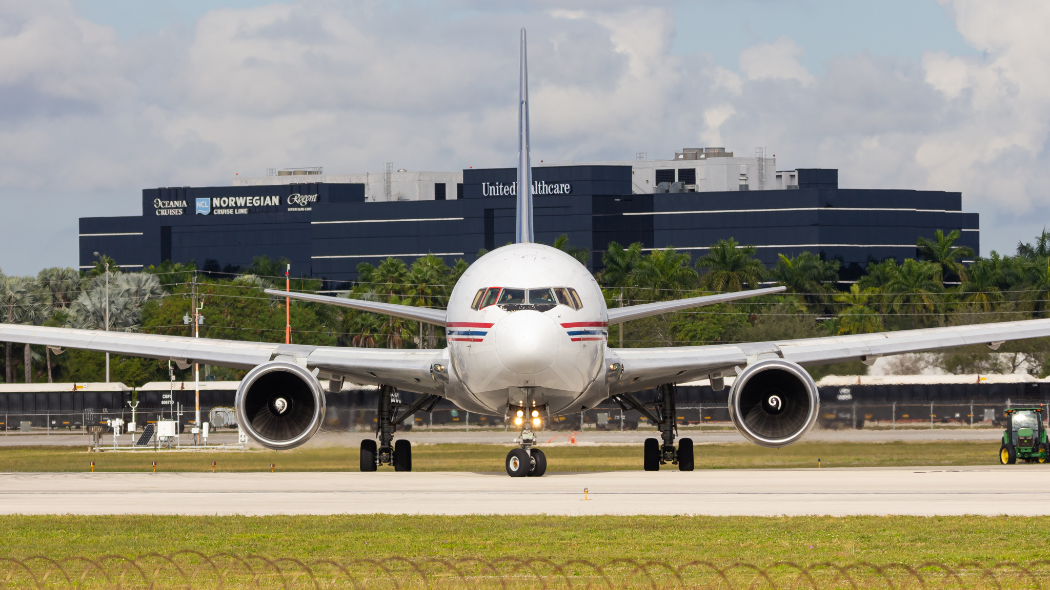 Full size: Amerijet Boeing 767-300F N316CM at Miami International Airport