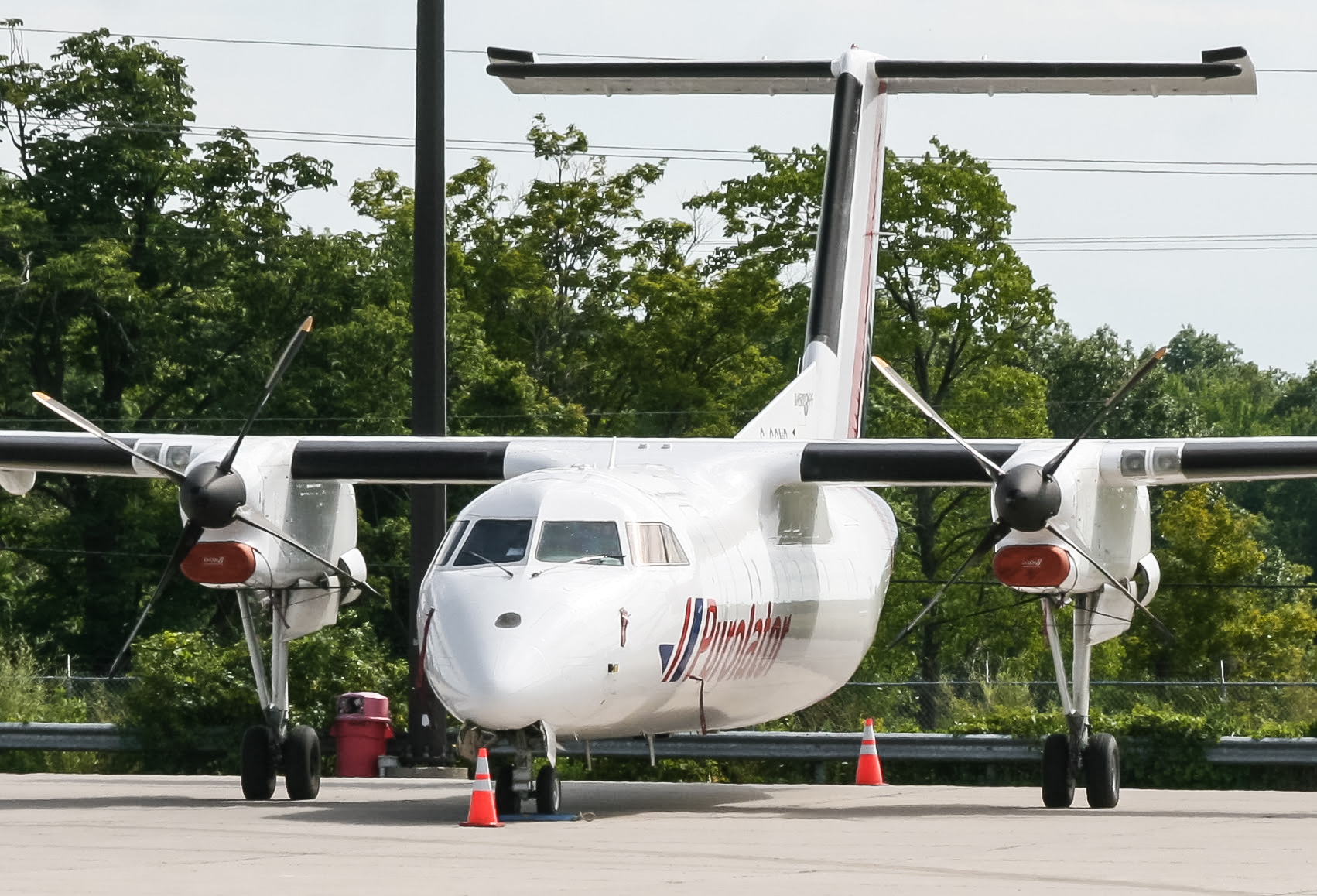 Full size: Voyageur Airways De Havilland DHC-8 C-GOND at Hamilton John C. Munro International Airport