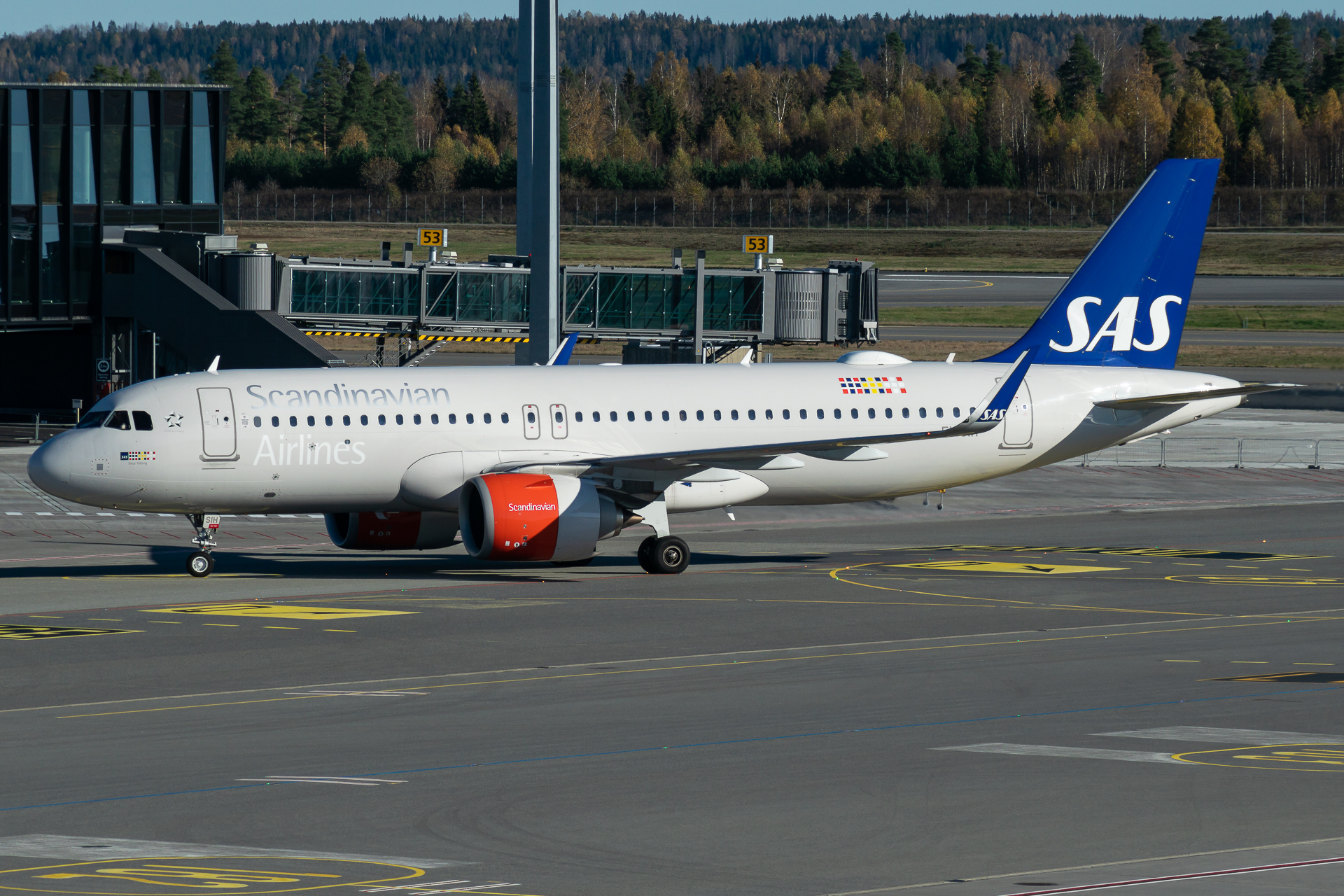 Full size: Scandinavian Airlines Airbus A320NEO EI-SIH at Oslo Gardermoen Airport