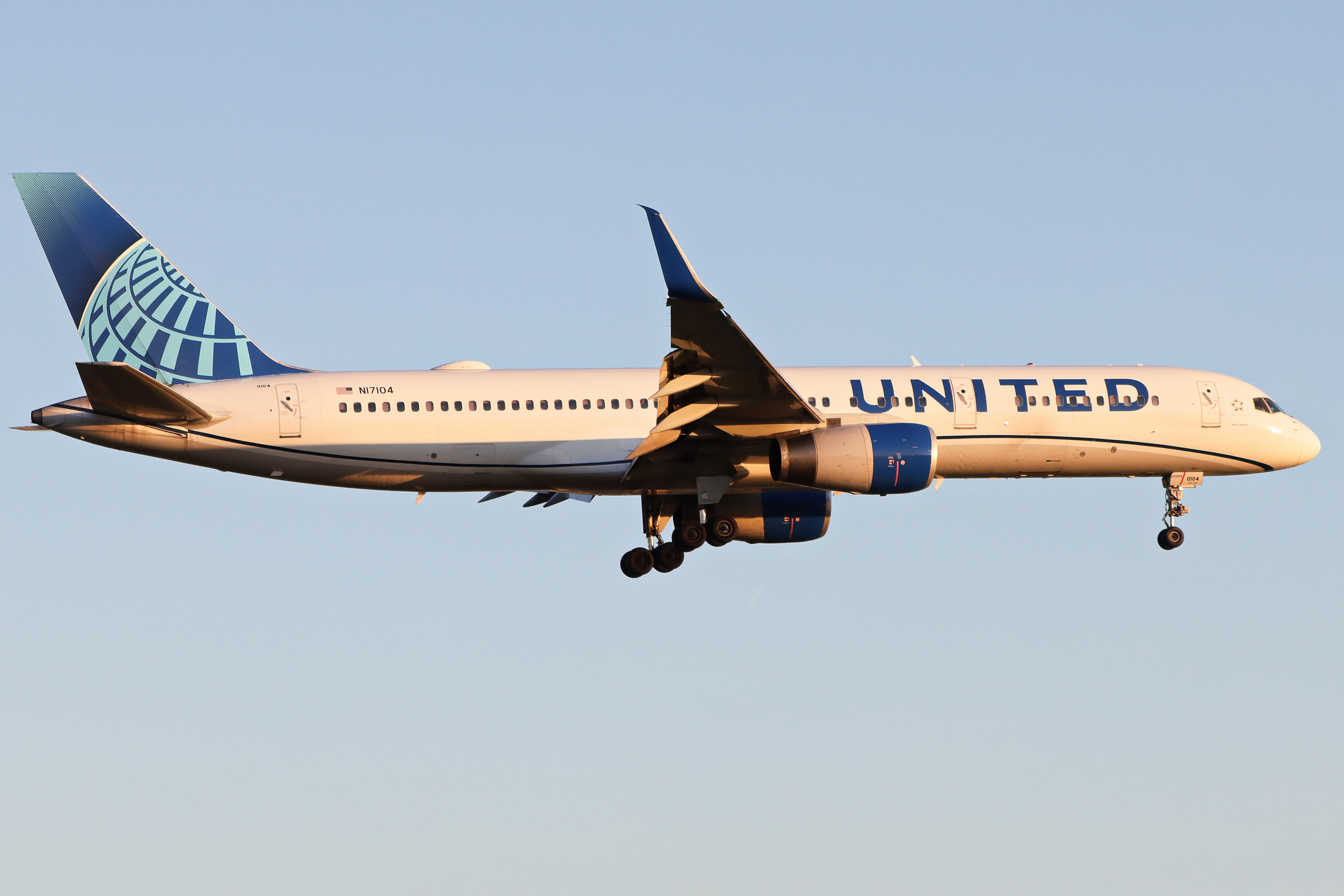 Full size: United Airlines Boeing 757-200 N17104 at London Heathrow International Airport