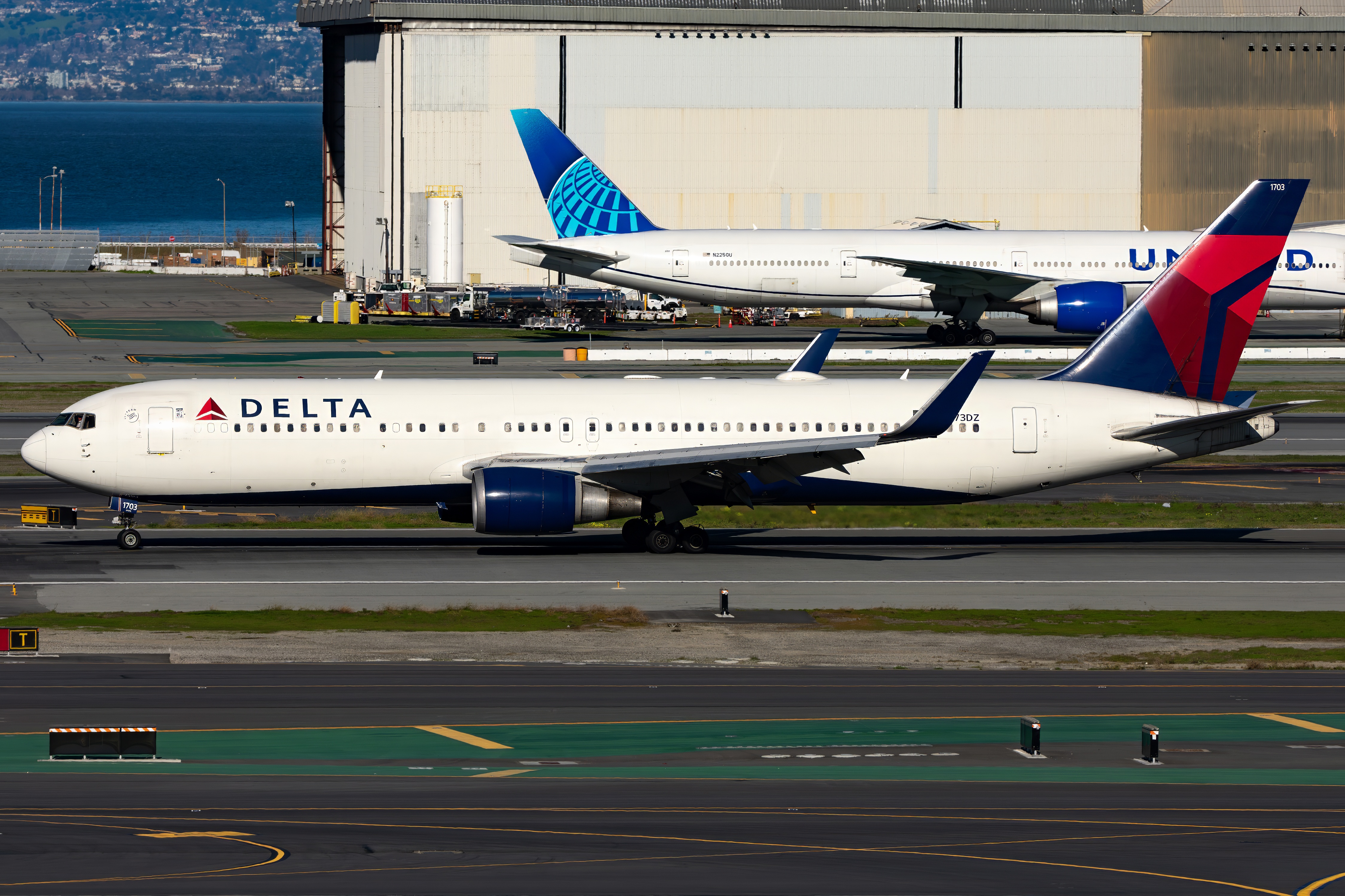 Full size: Delta Airlines Boeing 767-300ER N173DZ at San Francisco International Airport