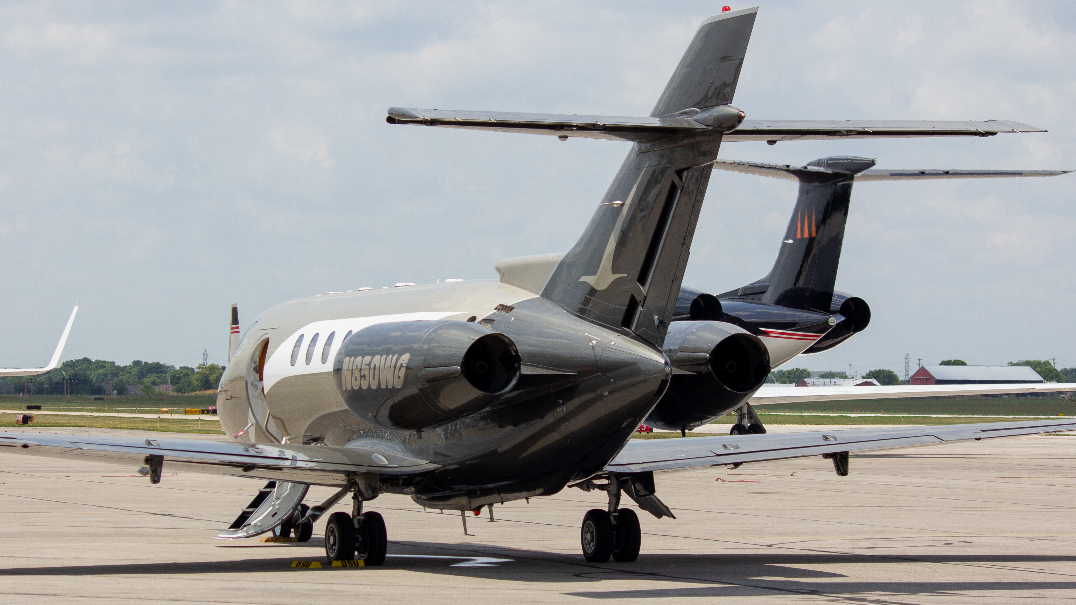 Full size: Construction Travel LLC Hawker 800XP N850WG at Ohio State University Airport