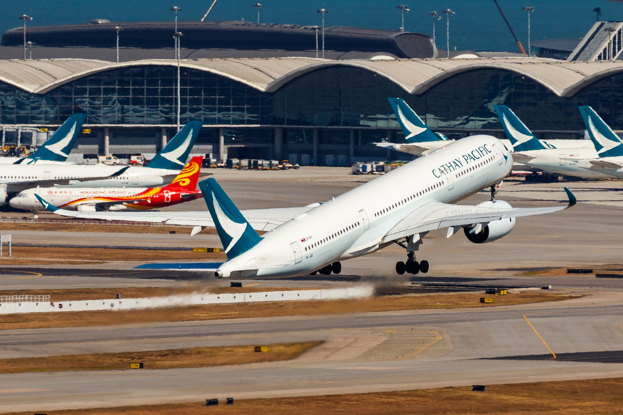 Full size: Cathay Pacific Airbus A350-900 B-LQD at Hong Kong International Airport