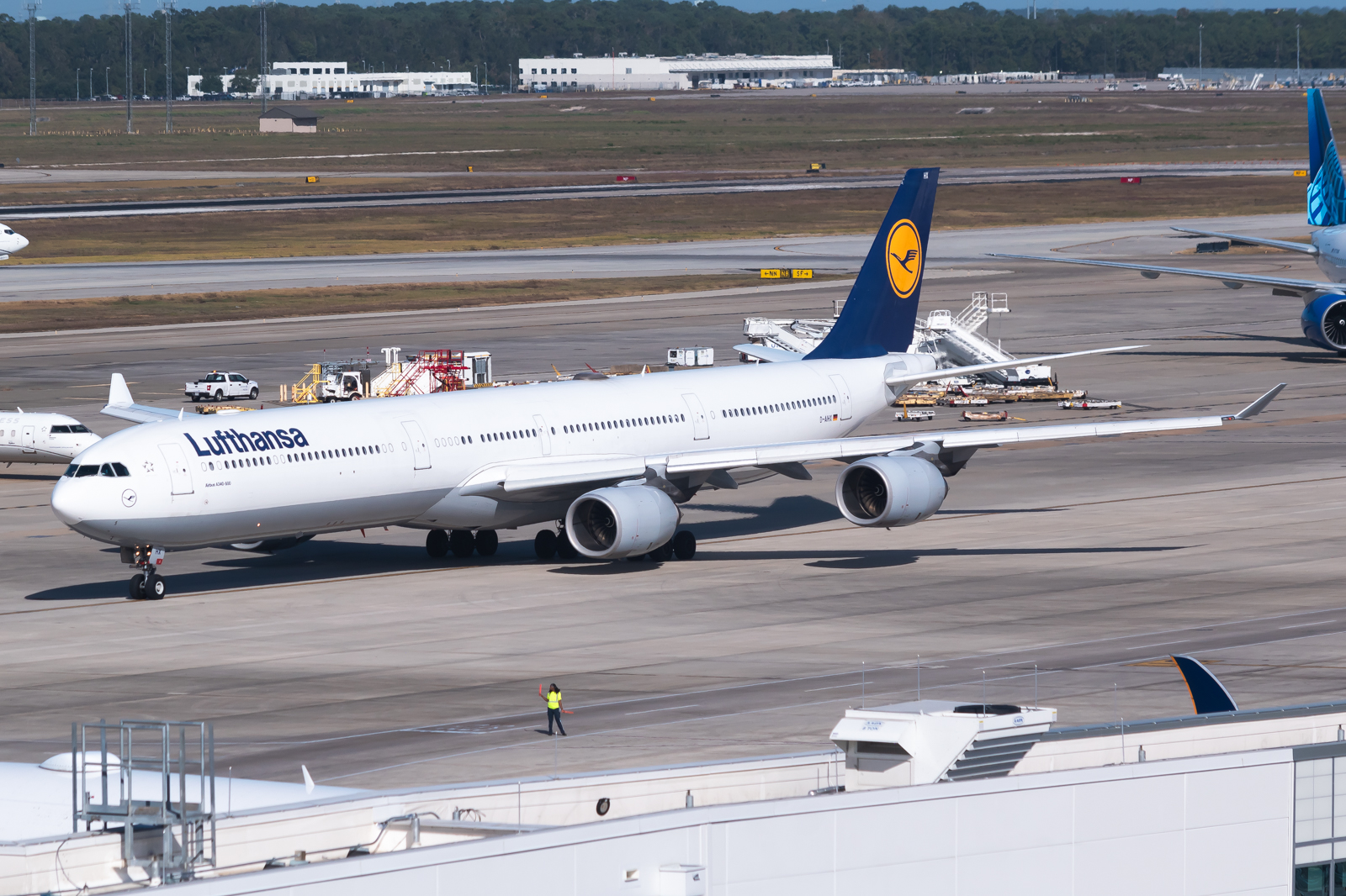 Full size: Lufthansa Airbus A340-600 D-AIHX at Houston-George Bush Intercontinental Airport