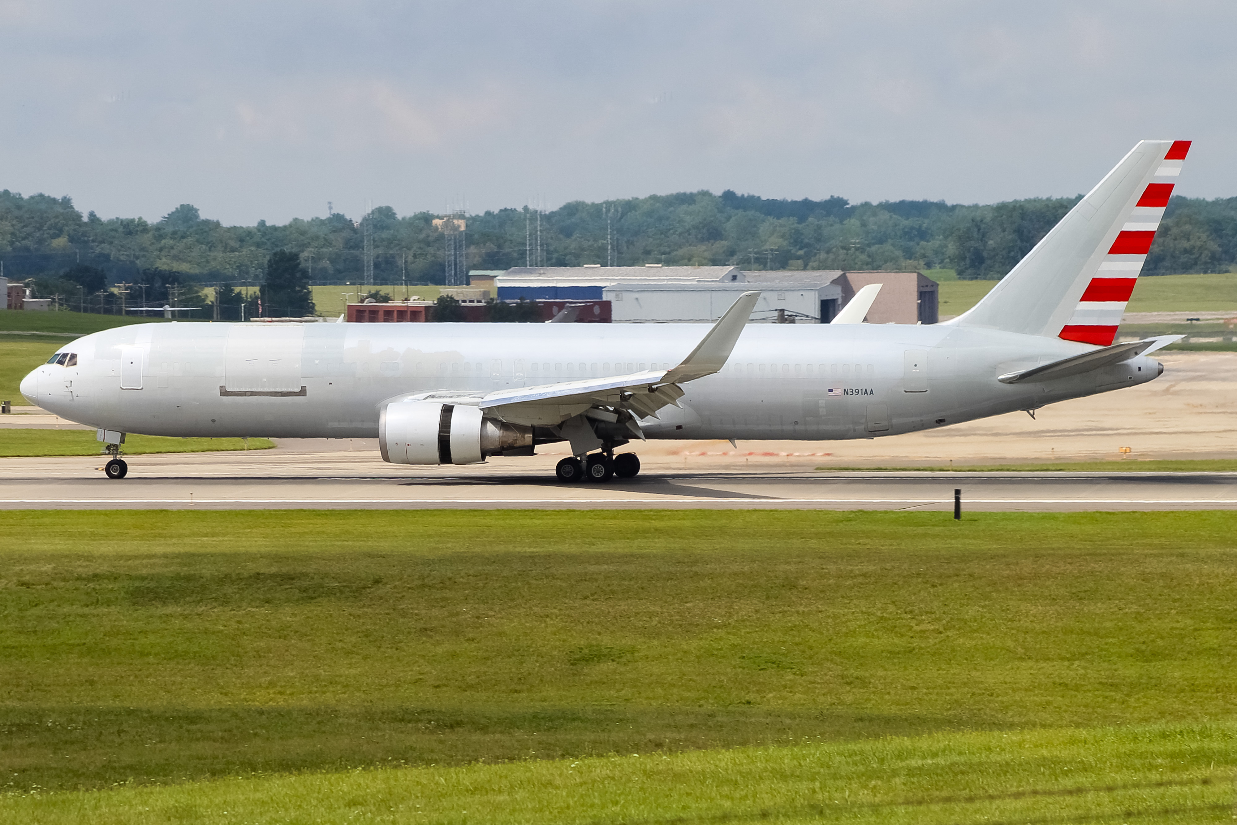 Full size: American Airlines Boeing 767-300ER N391AA at Cincinnati/Northern Kentucky International Airport