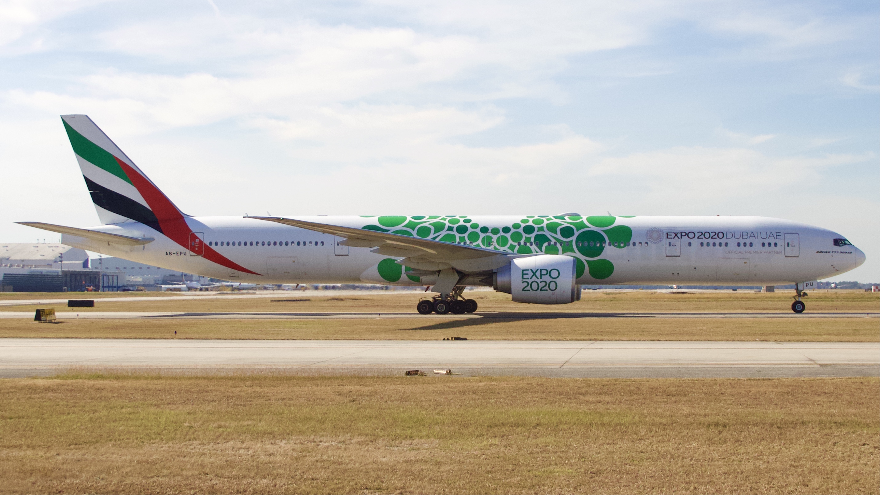 Full size: Emirates Boeing 777-300ER A6-EPU at Houston-George Bush Intercontinental Airport