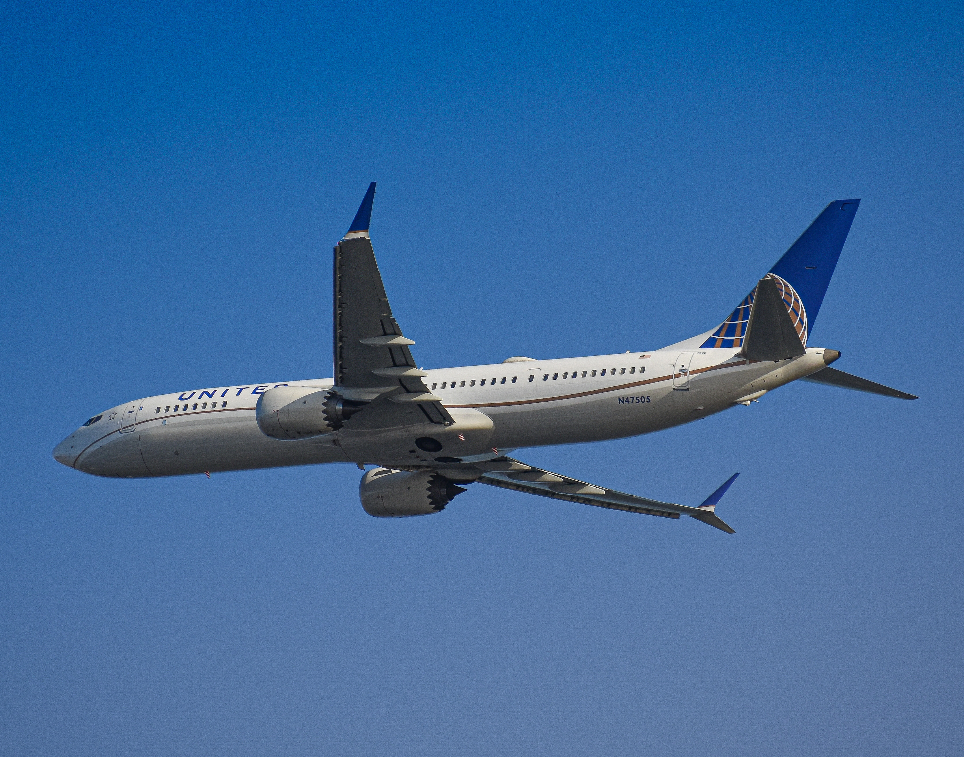 Full size: United Airlines Boeing 737 MAX 9 N47505 at General Edward Lawrence Logan International Airport