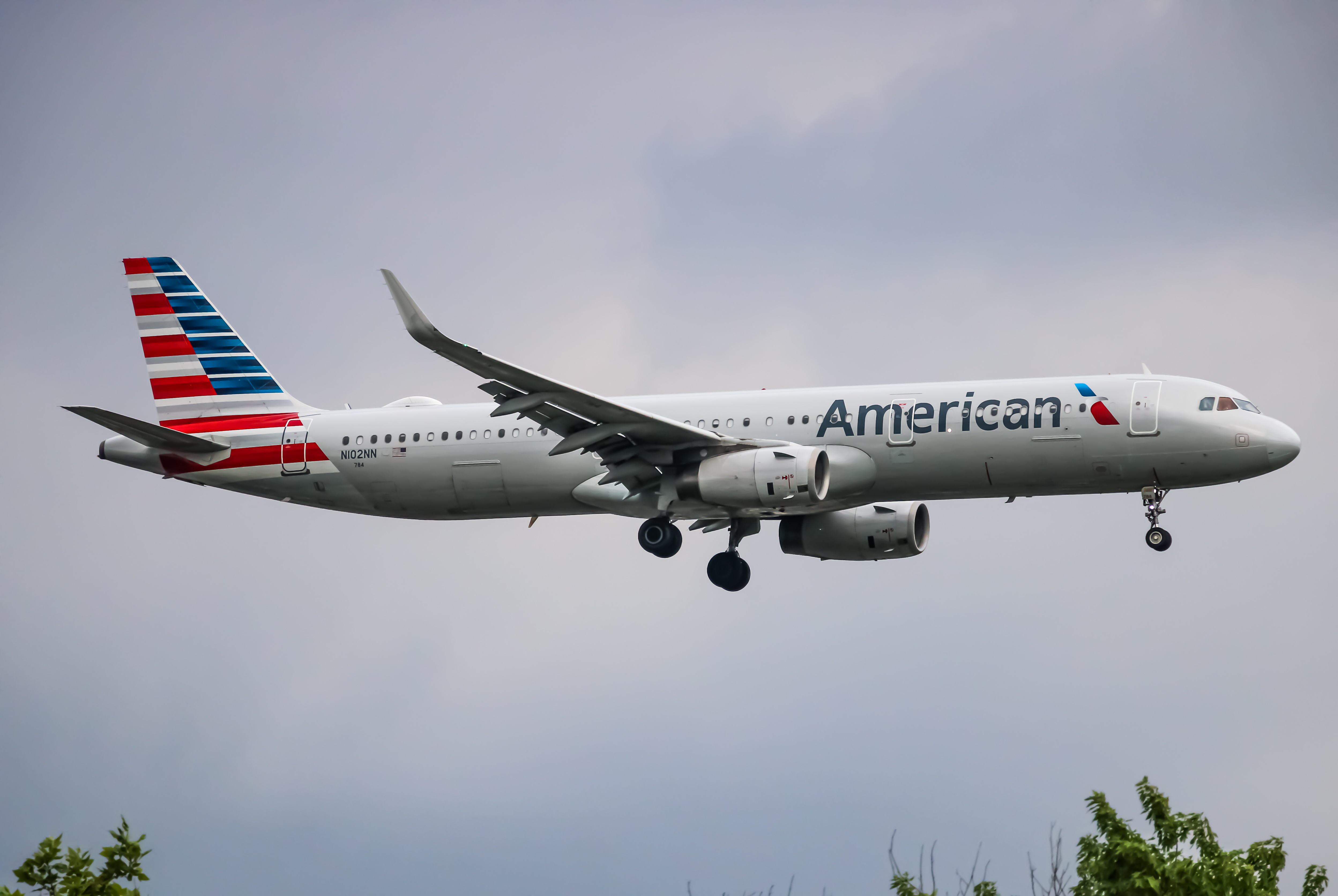Full size: American Airlines Airbus A321-200 N102NN at John F. Kennedy International Airport