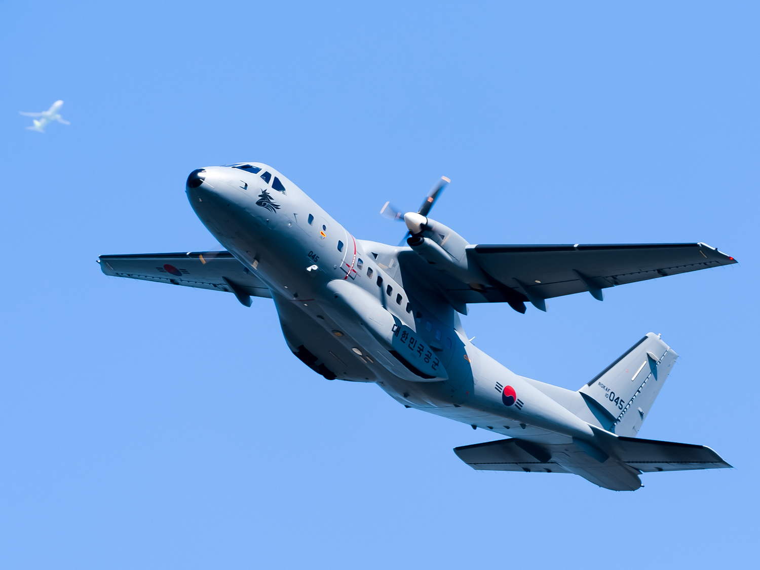 Full size: ROKAF CASA/IPTN CN-235M-200 10-045 at Gimhae International Airport