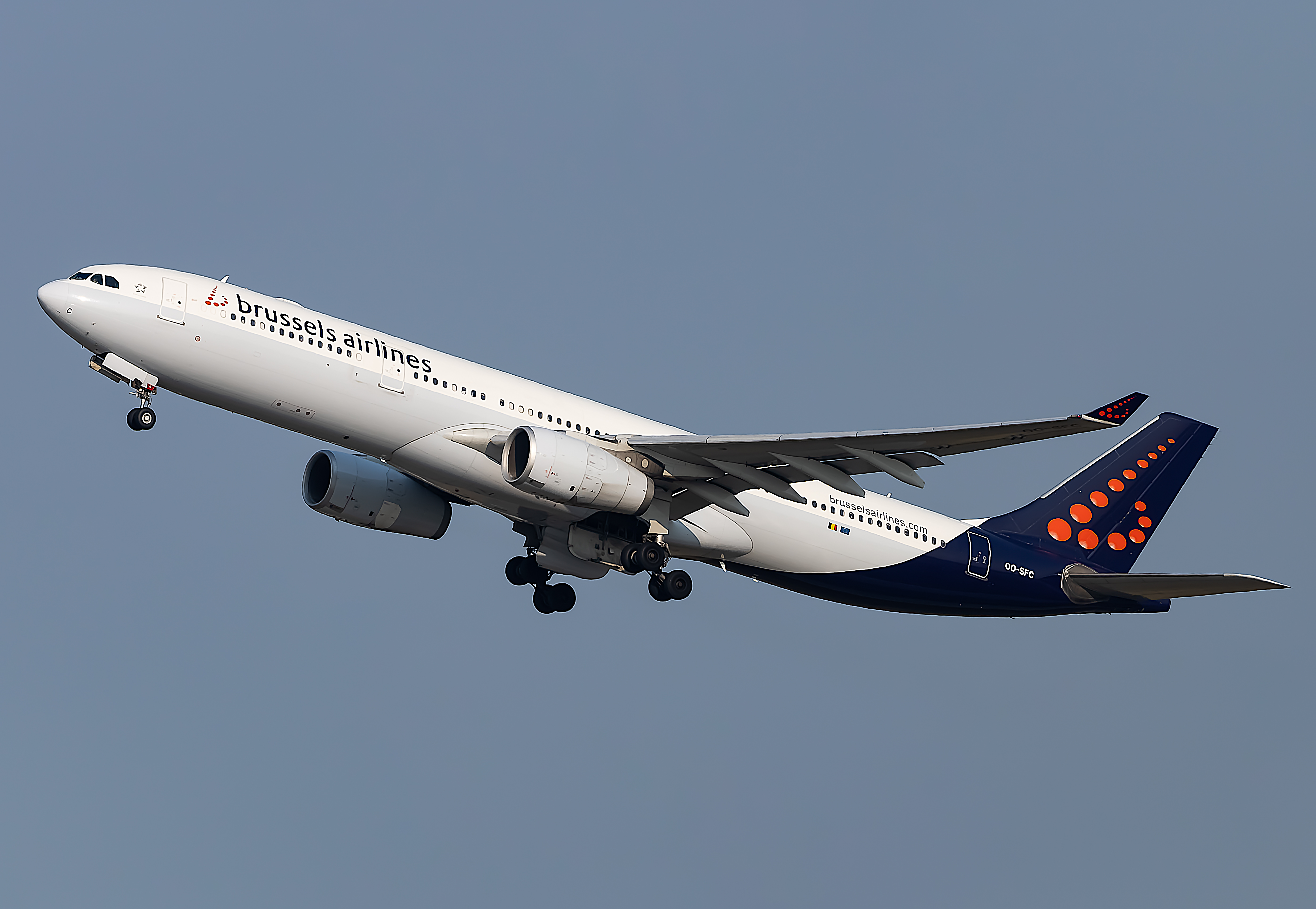 Full size: Brussels Airlines Airbus A330-300 OO-SFC at Washington Dulles International Airport