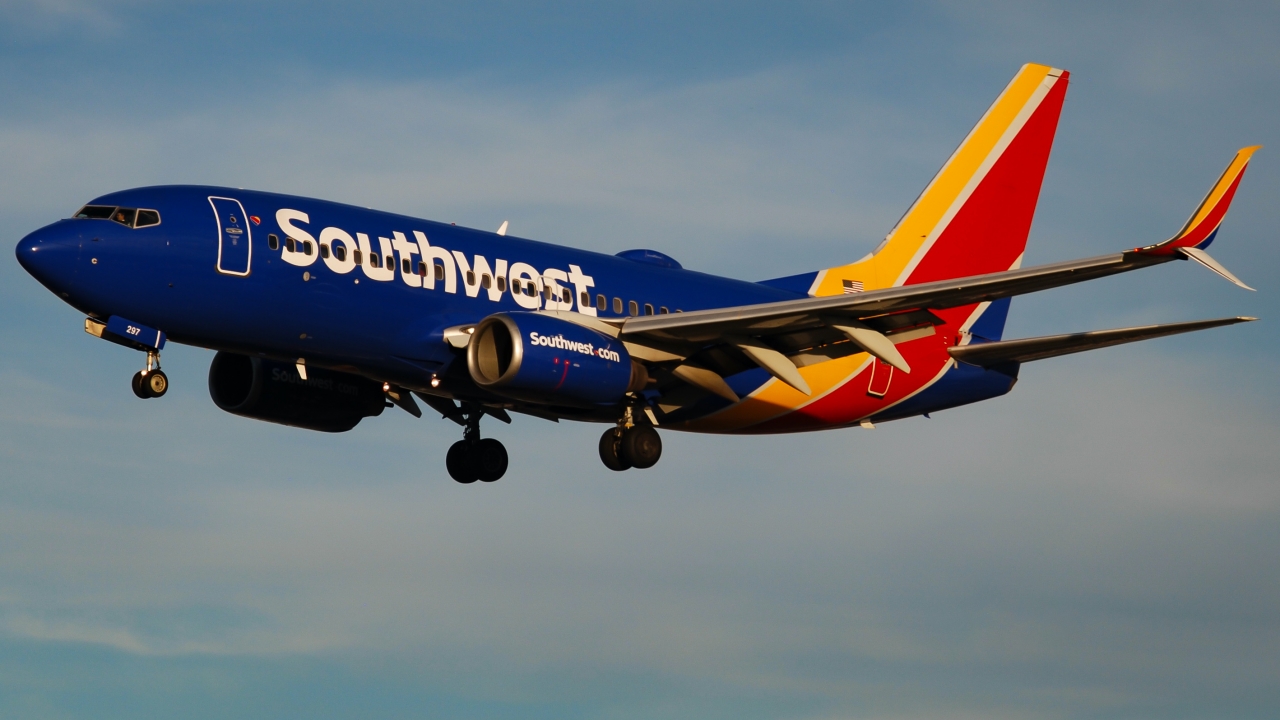 Full size: Southwest Airlines Boeing 737-700 N297WN at Dallas Love Field Airport