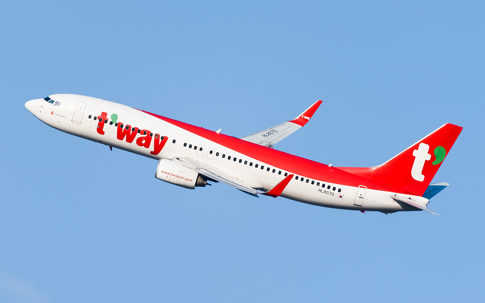 Full size: T’Way Air Boeing 737-800 HL8070 at Gimhae International Airport