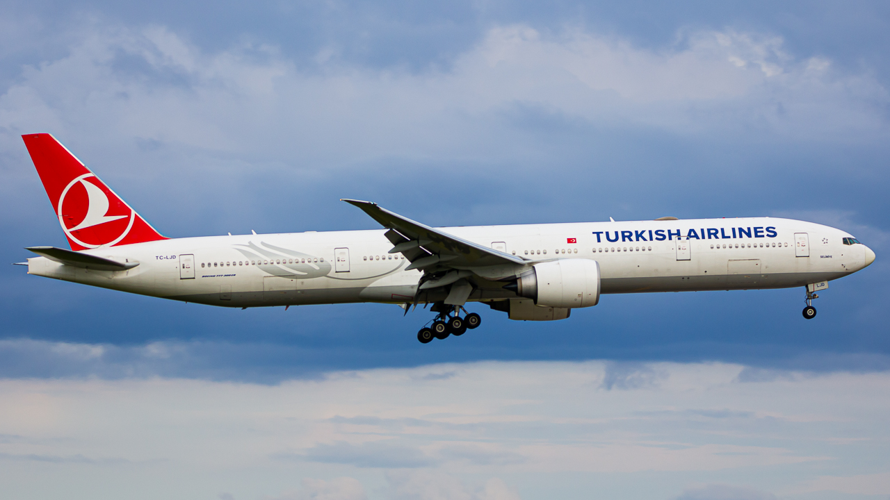 TC-LJD | Turkish Airlines Boeing 777-300ER at LCK | AeroXplorer