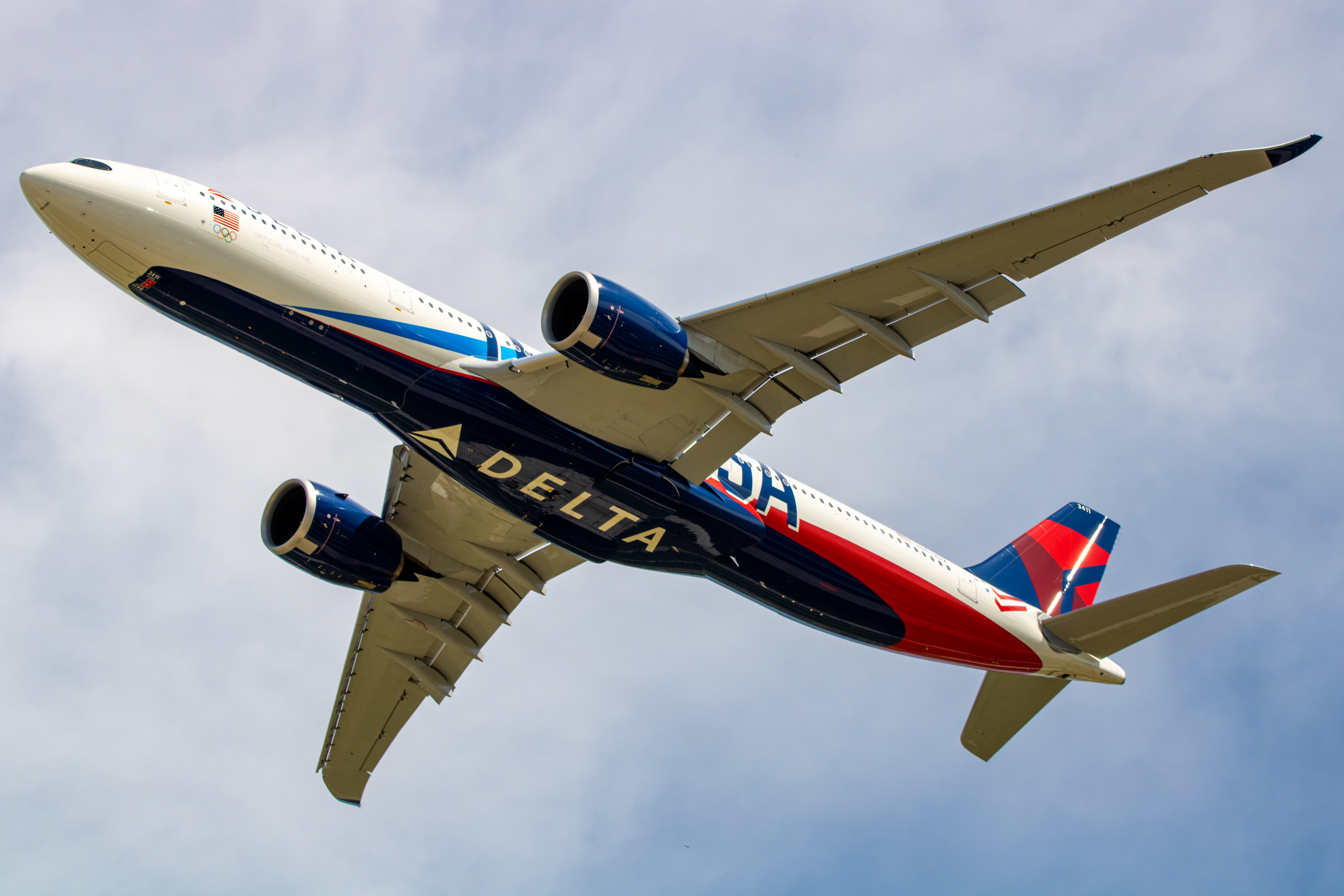 Full size: Delta Airlines Airbus A330-900 N411DX at Wittman Regional Airport
