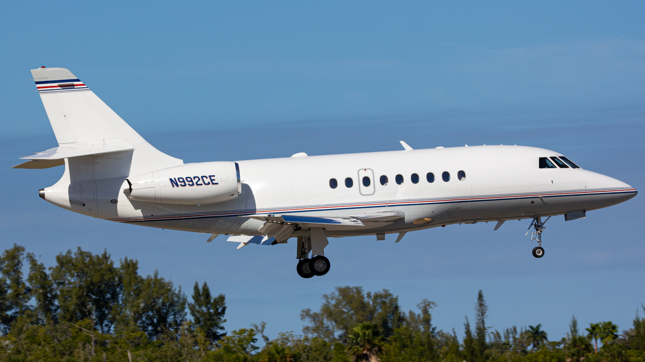 Full size: PRIVATE Dassault Falcon 2000EX N992CE at Naples Municipal Airport