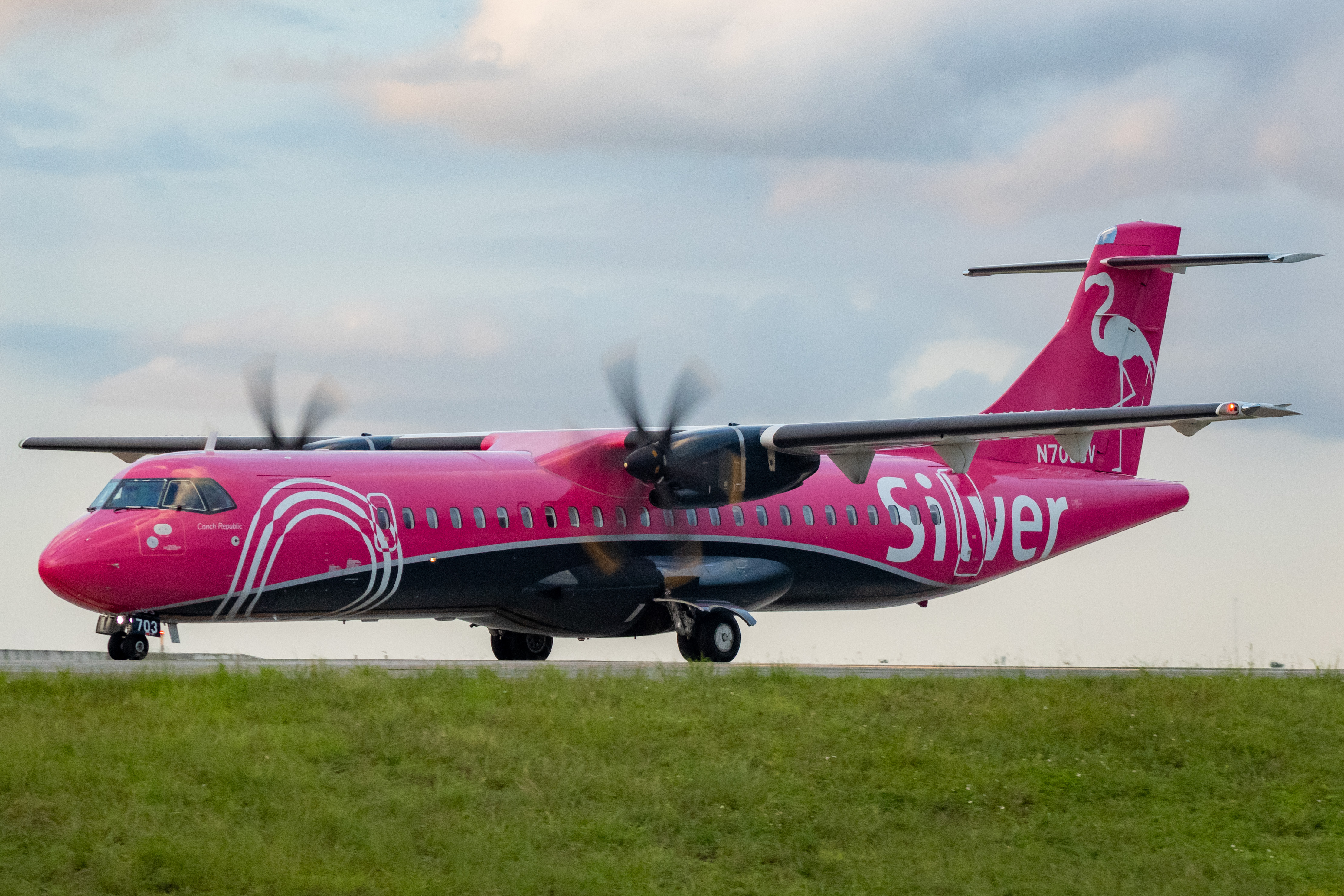 Full size: Silver Airways ATR 72-600 N703SV at Orlando International Airport