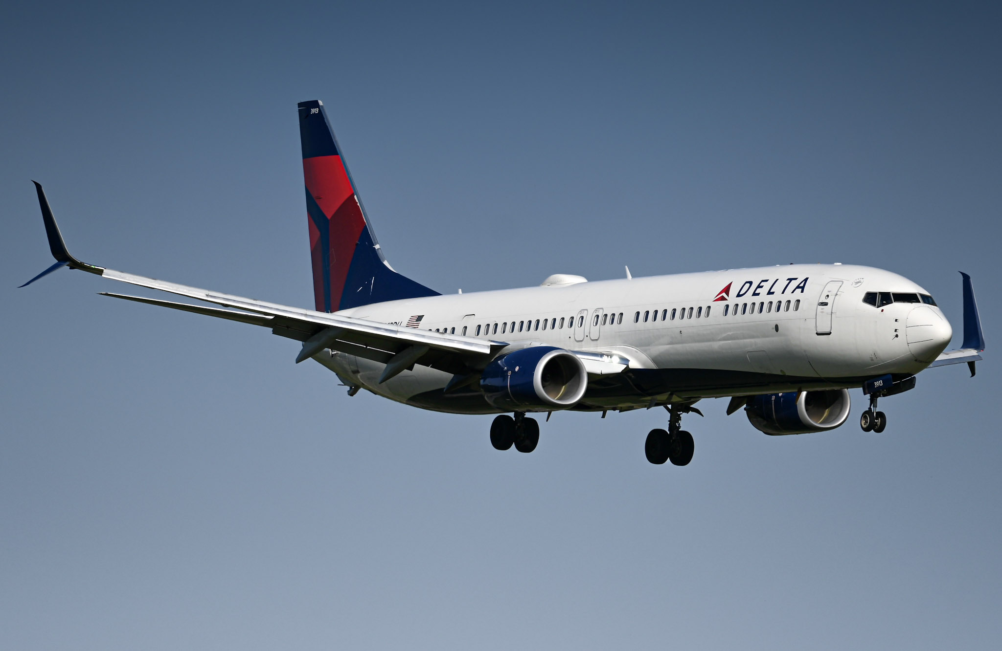 Full size: Delta Airlines Boeing 737-900ER N913DU at Daytona Beach International Airport
