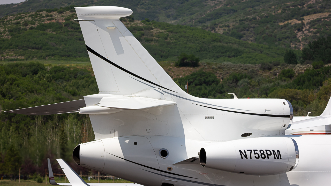 Full size: PRIVATE Dassault Falcon 7X N758PM at Aspen-Pitkin County Airport/Sardy Field