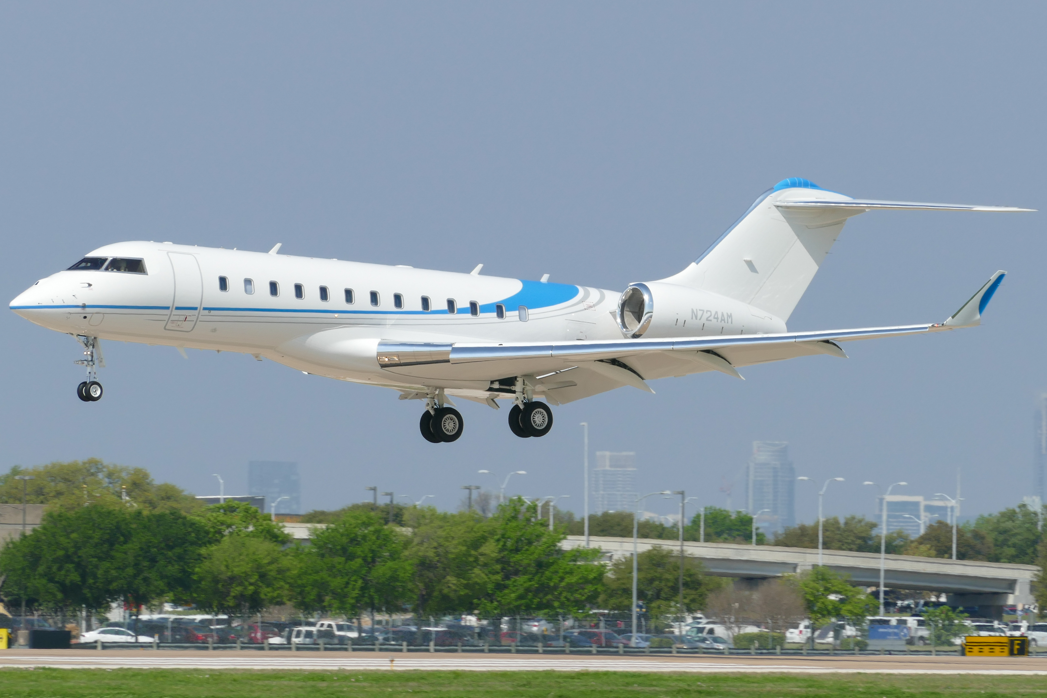 Full size: PRIVATE Bombardier Global 6000 N724AM at Austin-Bergstrom International Airport