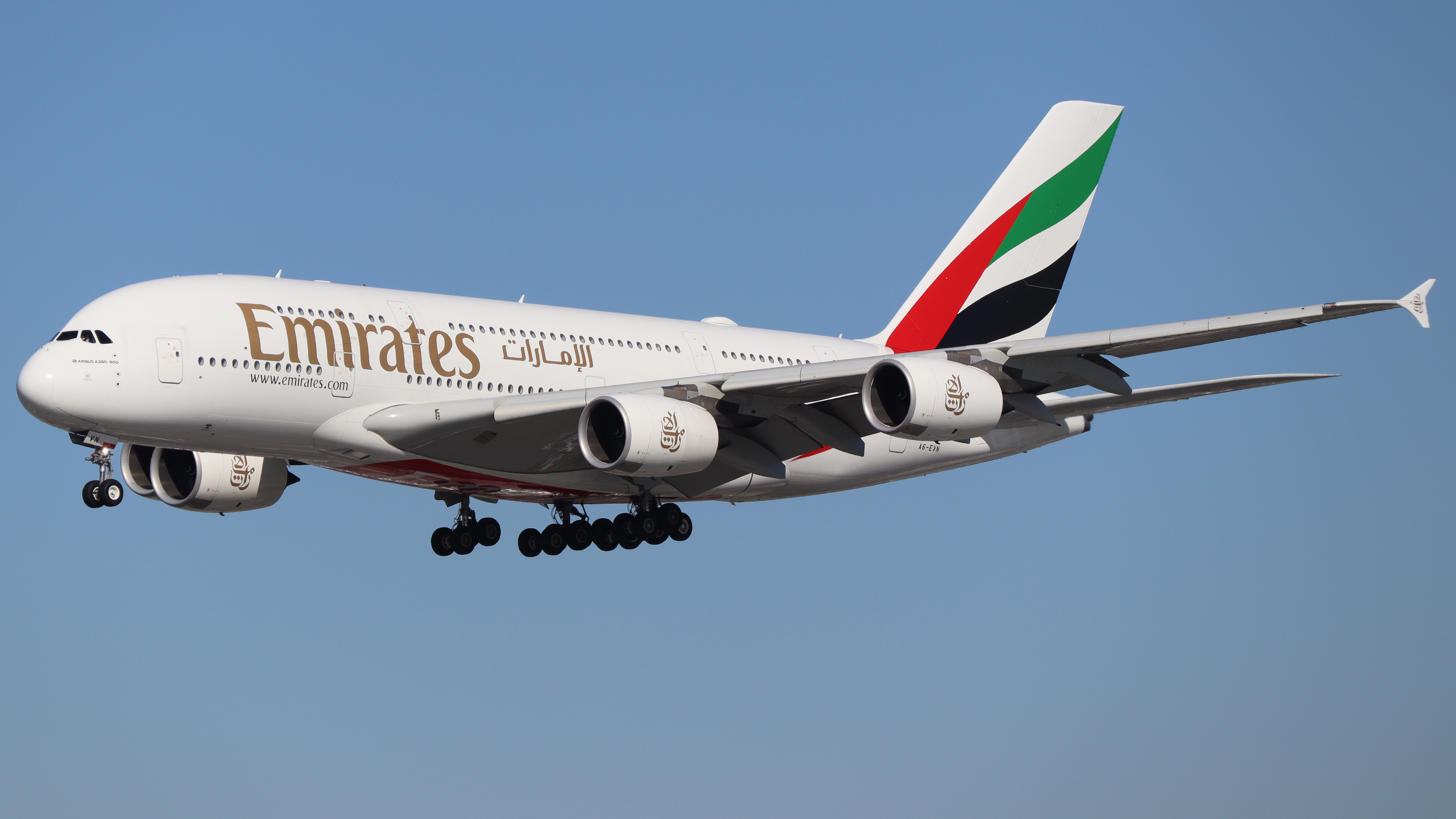 Full size: Emirates Airbus A380-800 A6-EVN at Los Angeles International Airport