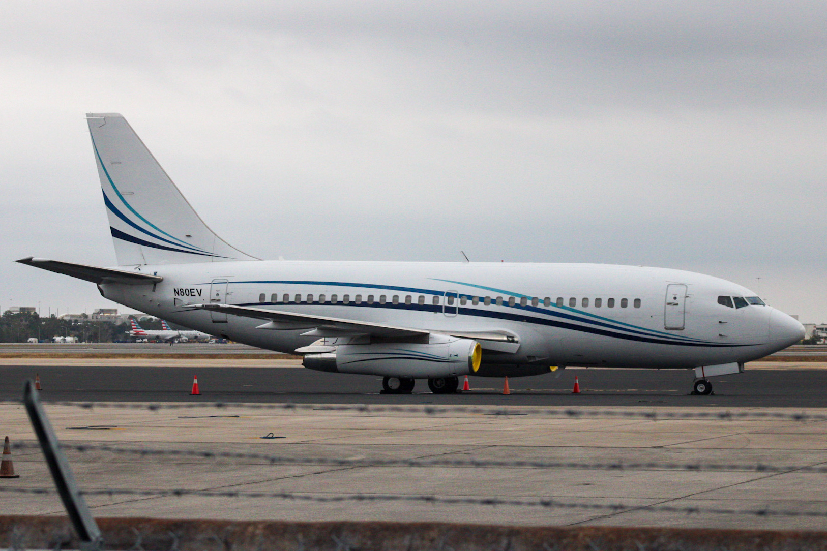 Full size: PRIVATE Boeing 737-200 N80EV at Orlando International Airport