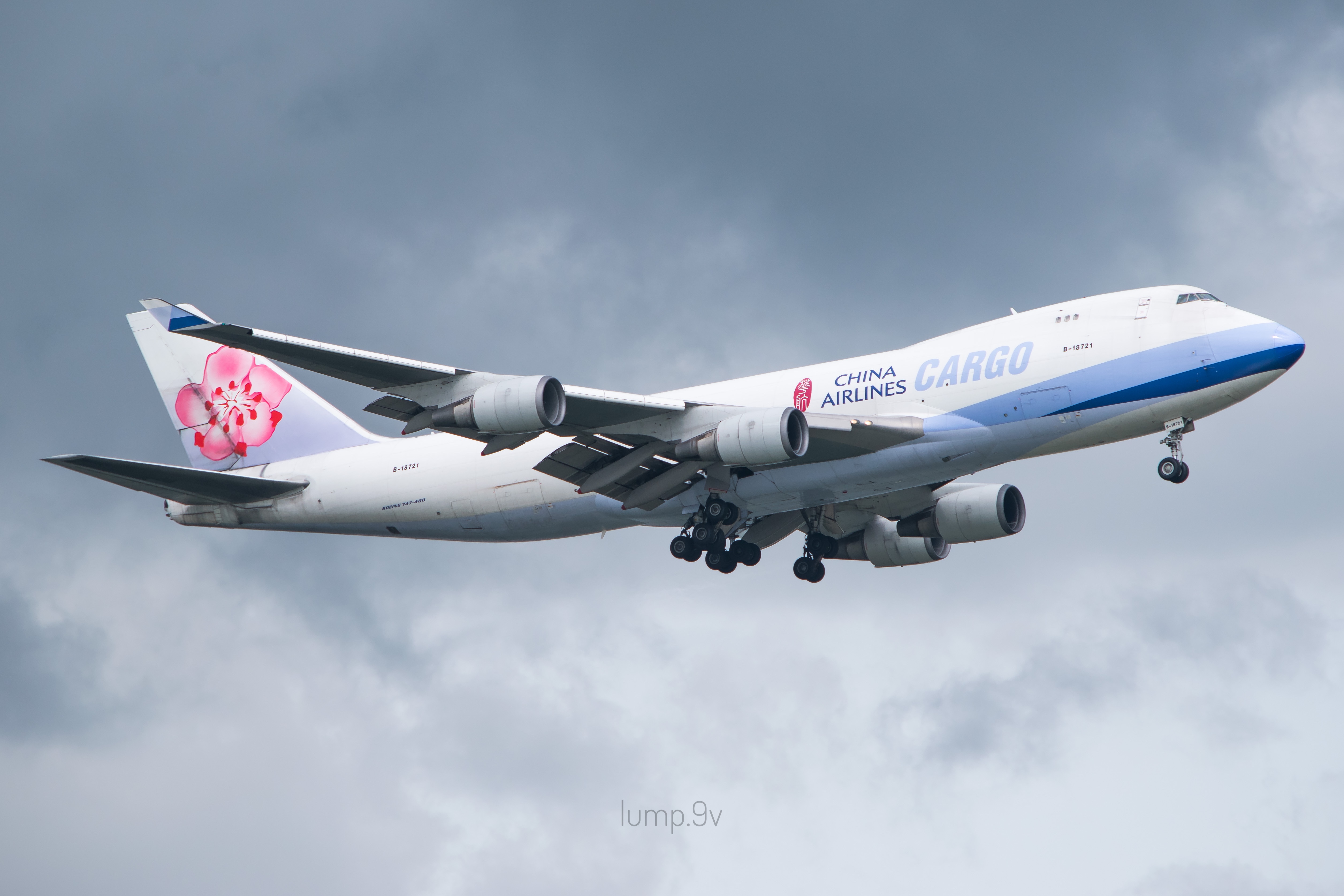 Full size: China Airlines Cargo Boeing 747-400F B-18721 at Singapore-Changi Airport
