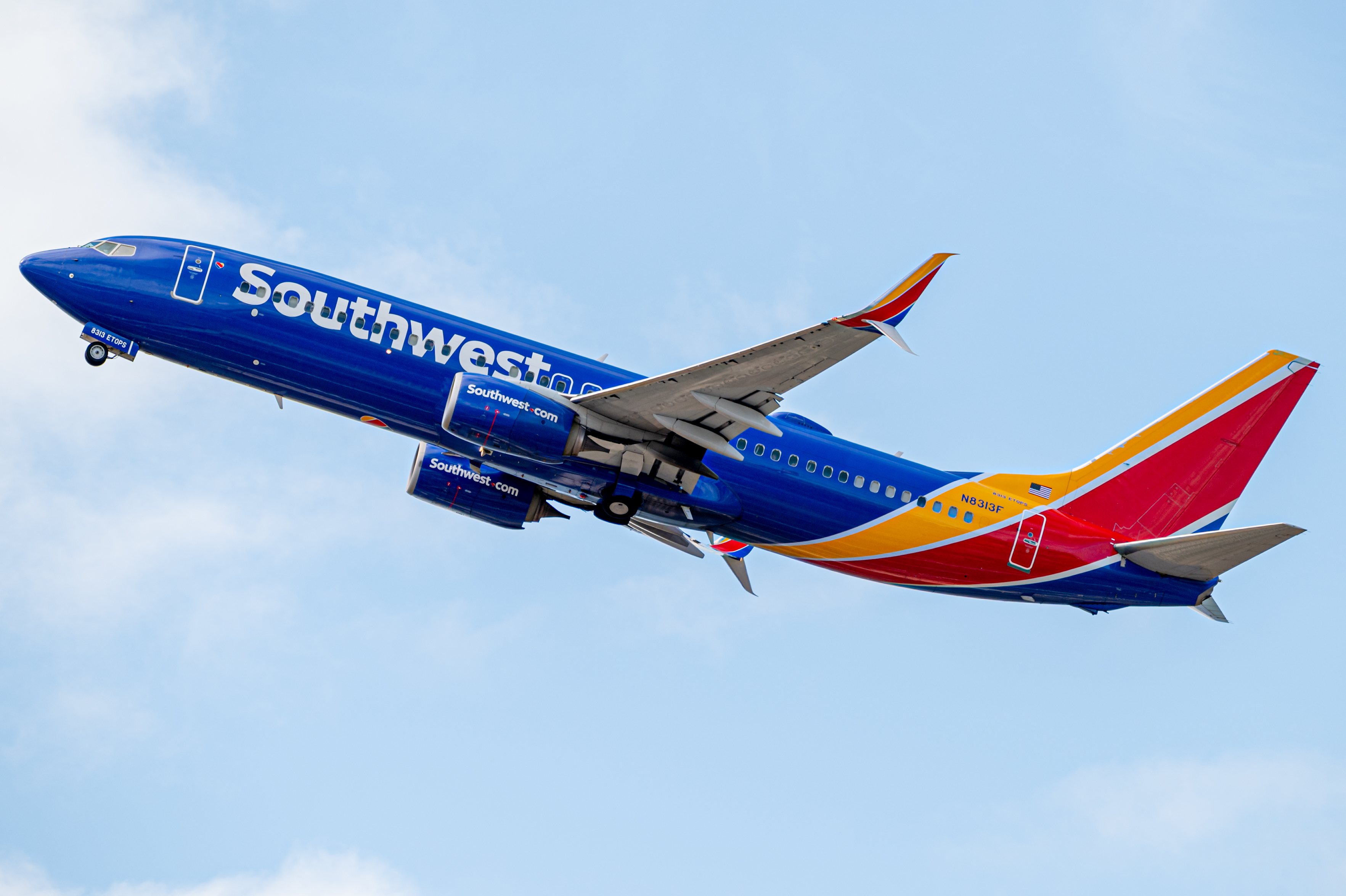 Full size: Southwest Airlines  Boeing 737-800 N8313F at Daniel K Inouye International Airport