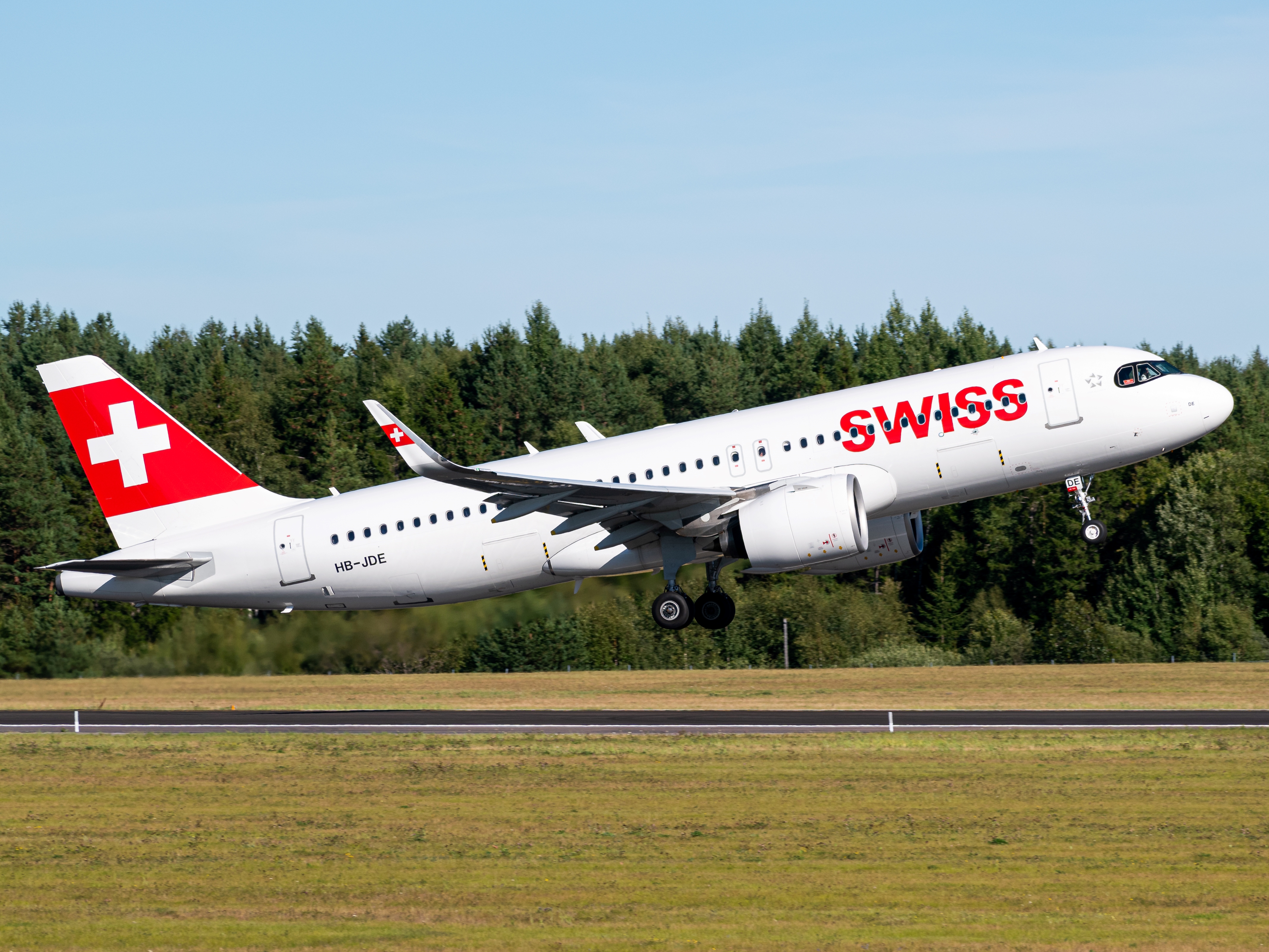 Full size: Swiss International Air Lines Airbus A320NEO HB-JDE at Stockholm Arlanda Airport