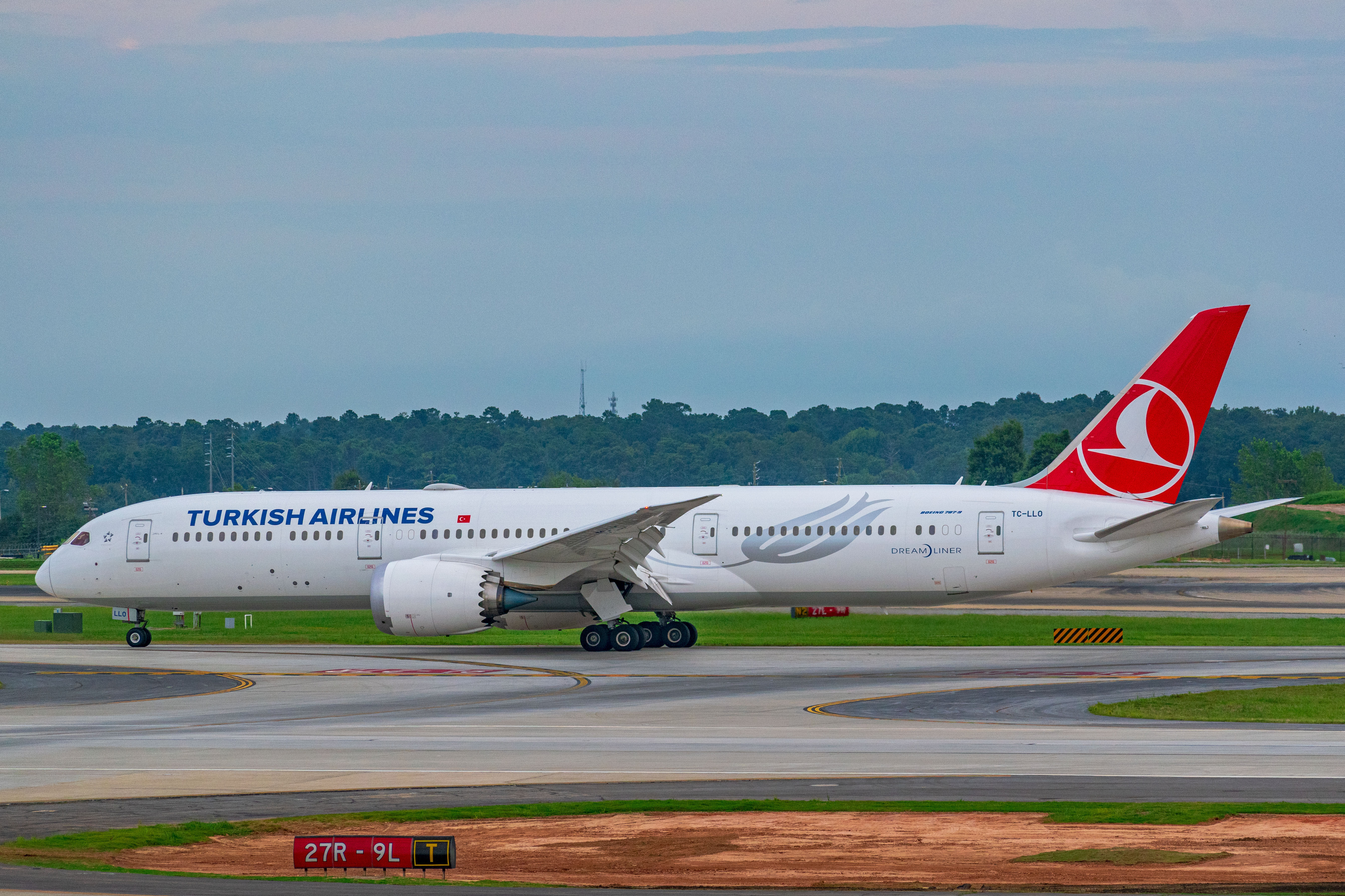 Full size: Turkish Airlines Boeing 787-9 TC-LLO at Hartsfield-Jackson Atlanta International Airport